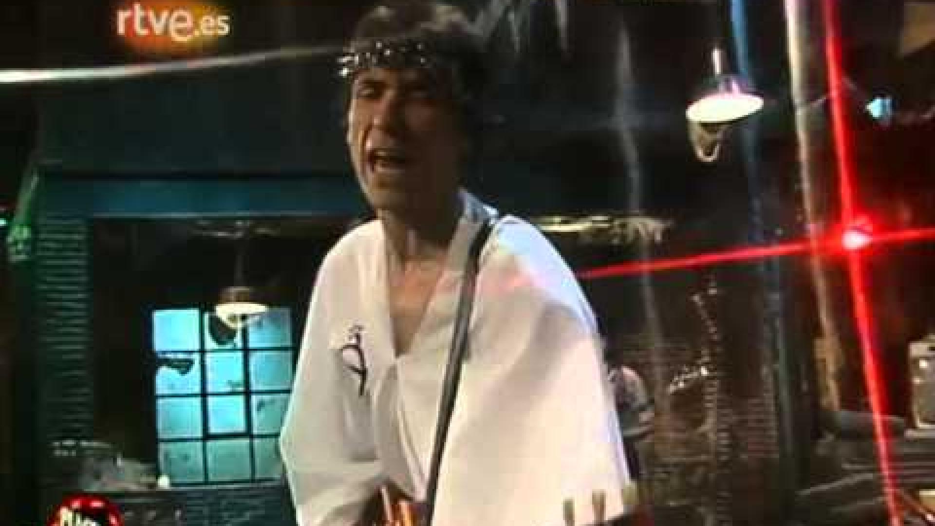 Extremoduro toca la canción "Jesucristo García" en el programa 'Plast-X', la versión 'X' del programa Plastic que se emitía en TVE Cataluña.