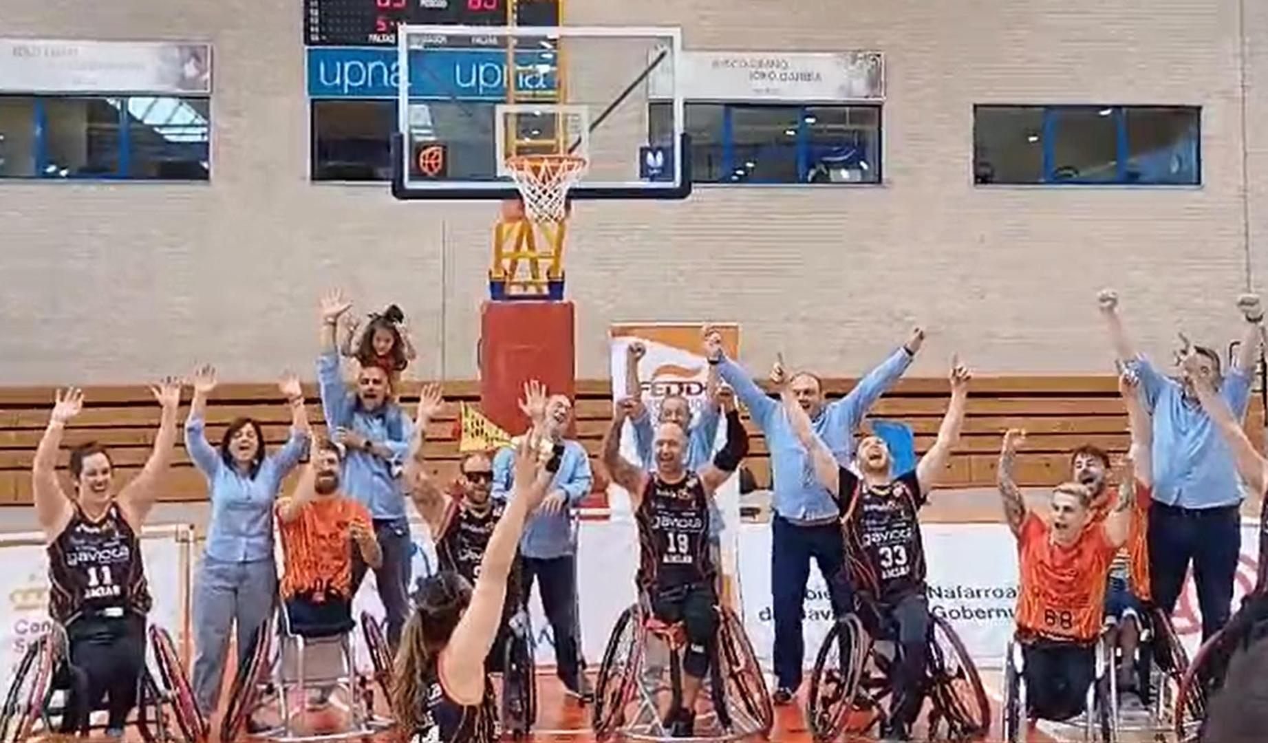 Amiab Albacete celebra la consecución del título de Liga