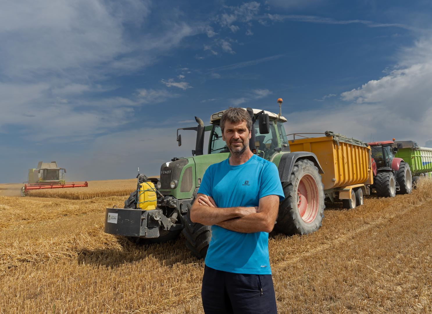 *A:MONTXO A.G.
*F: 2024-06-26
*L: MENDAVIA
*T: AGRICULTURA PRESIDENTE DE LA ASOCIACION SEMILLA Y BELARRA
*P: ALBERTO ALECHA