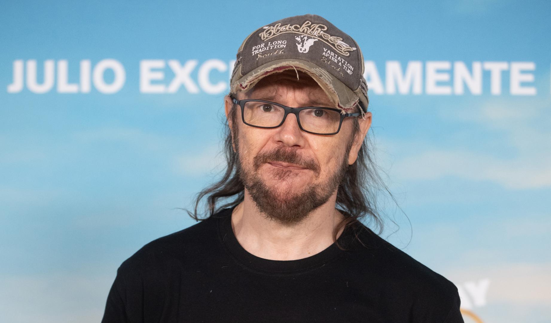 El actor y director Santiago Segura posa durante la presentación de la película `Padre no hay más que uno 4 `