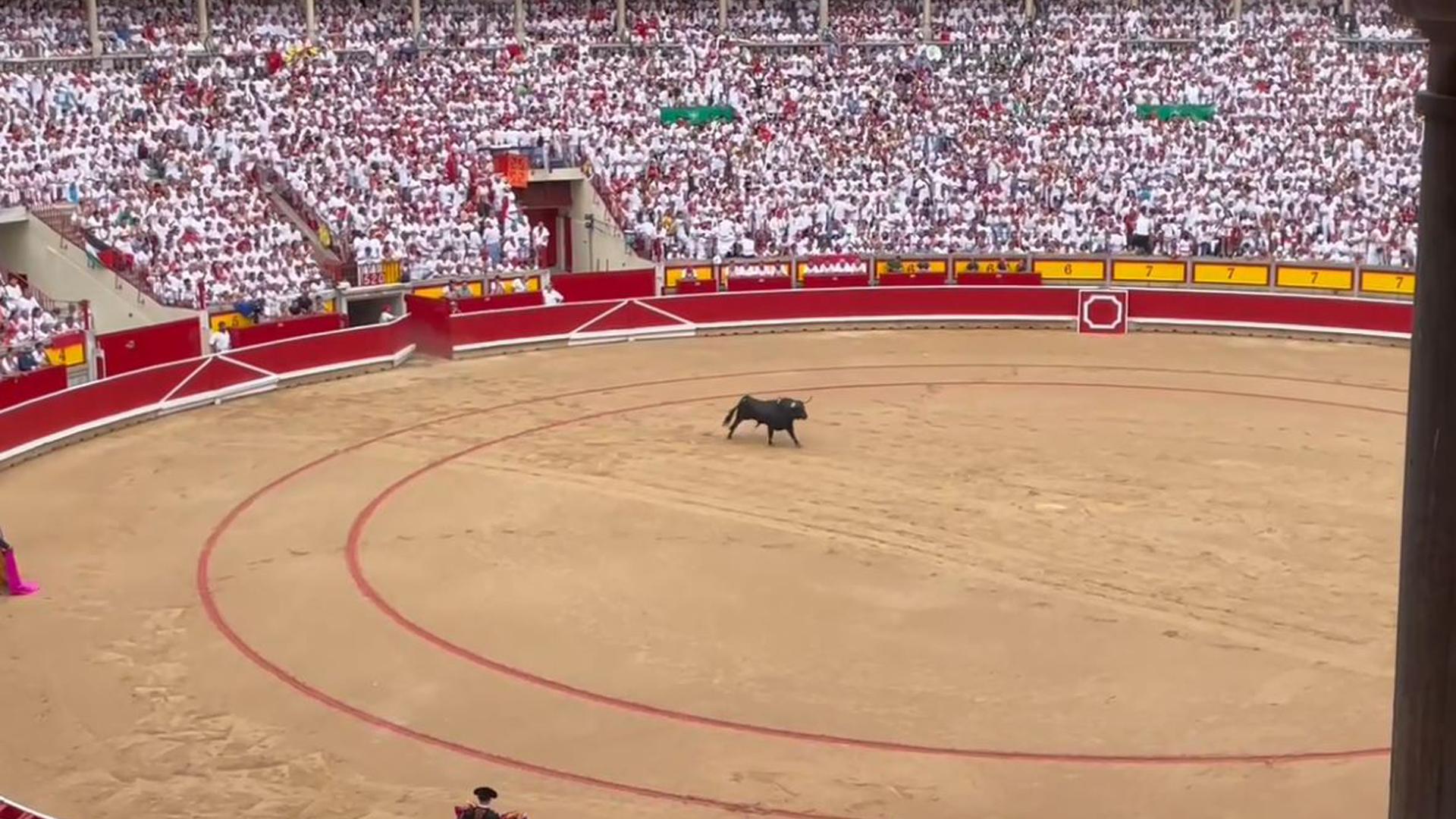 Salta 'Jabardillo', el primer toro de la tarde de este martes
