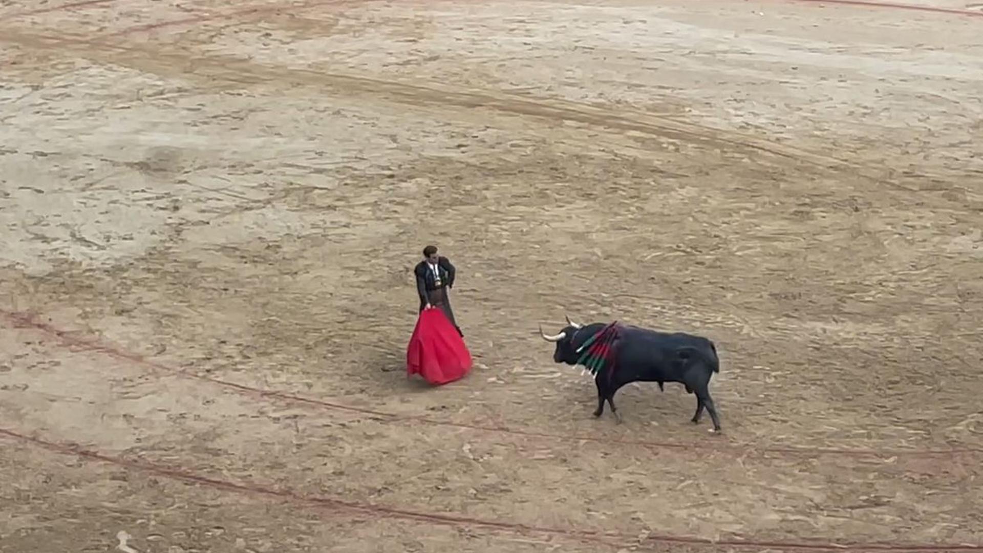 Juan Ortega con el sexto y último toro de la tarde