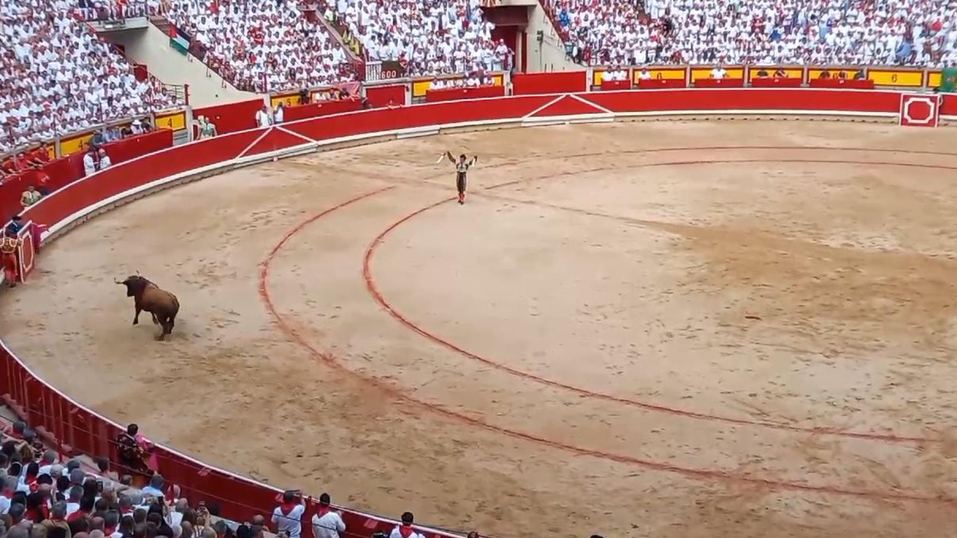 Aplaudido par de banderillas de Colombo al tercero de la tarde