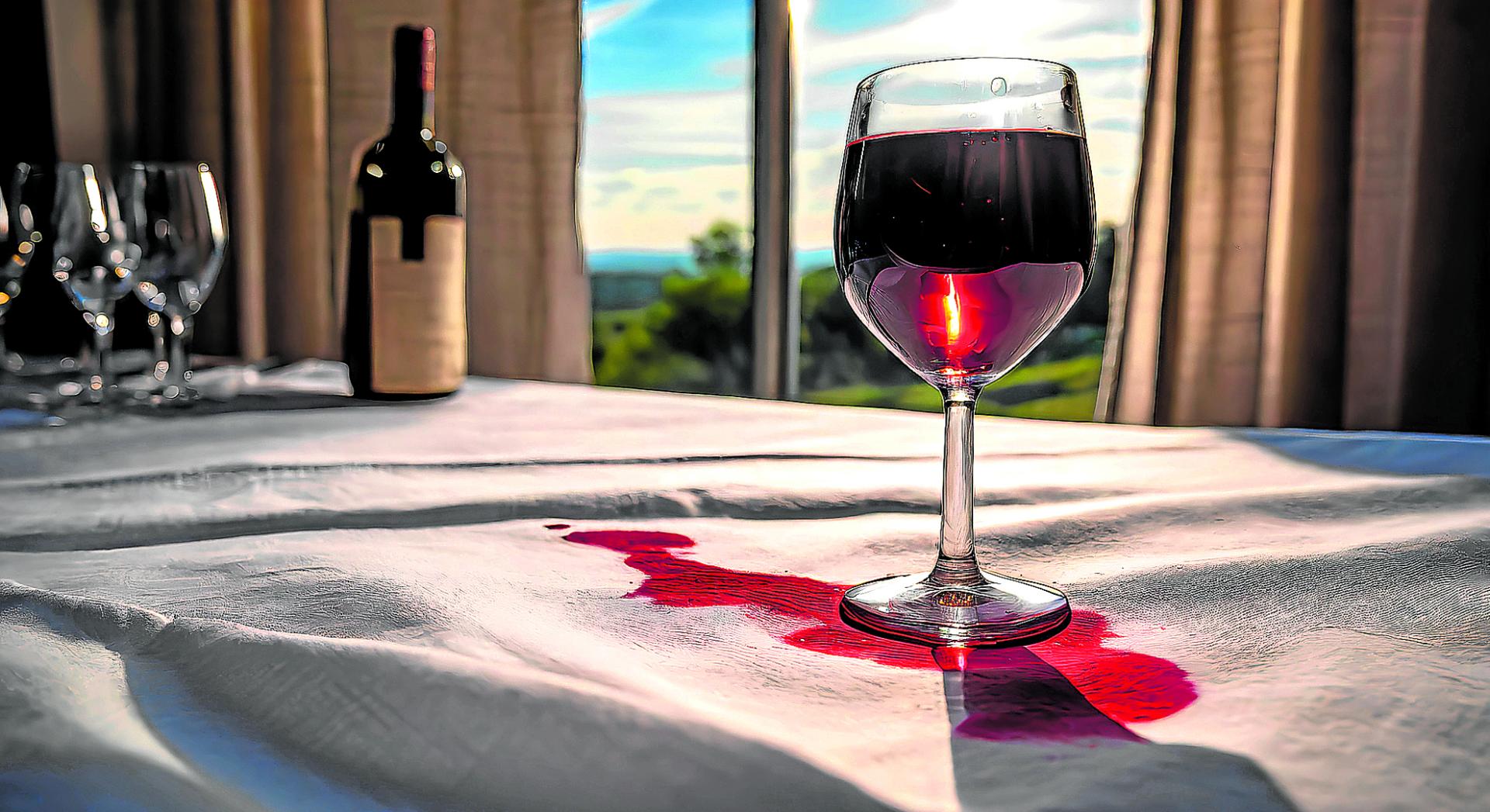 Mancha de vino sobre un mantel