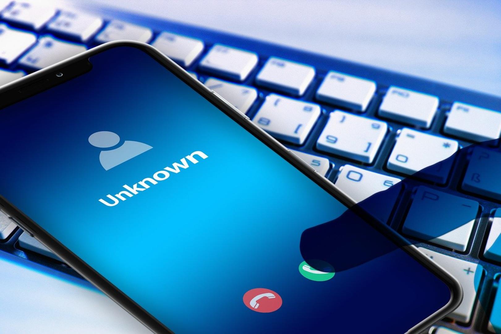 Las llamadas de números desconocidos deben hacerte sospechar