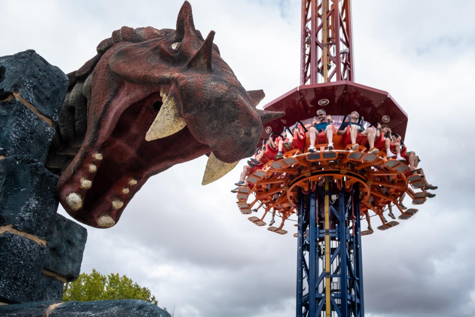 Una de las nuevas atracciones de gran caída libre en el parque Sendaviva.