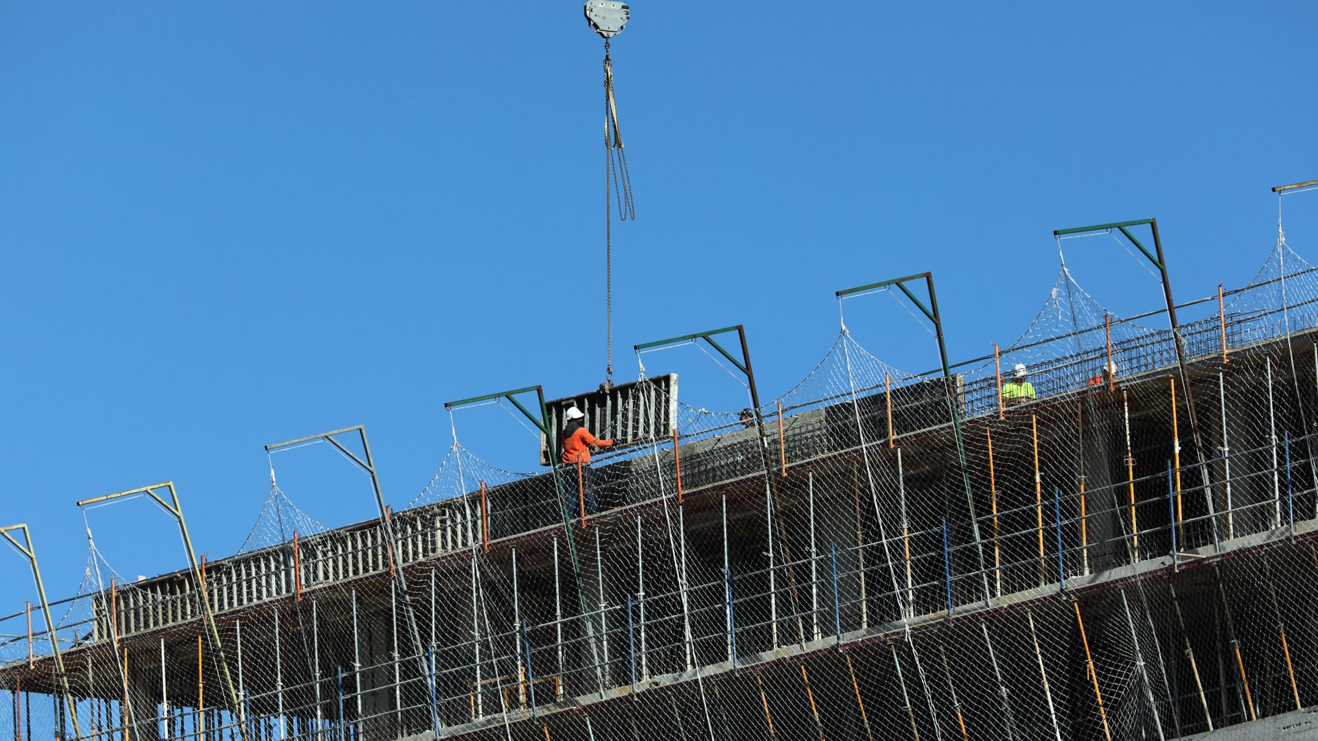 Imagen general de la obra de una construcción de un bloque de edificios en Pamplona

*T: FOTO GENERICA DE VIVIENDA. BARRIO DE SOTO LEZKAIRU. EXTRA VIVIENDA