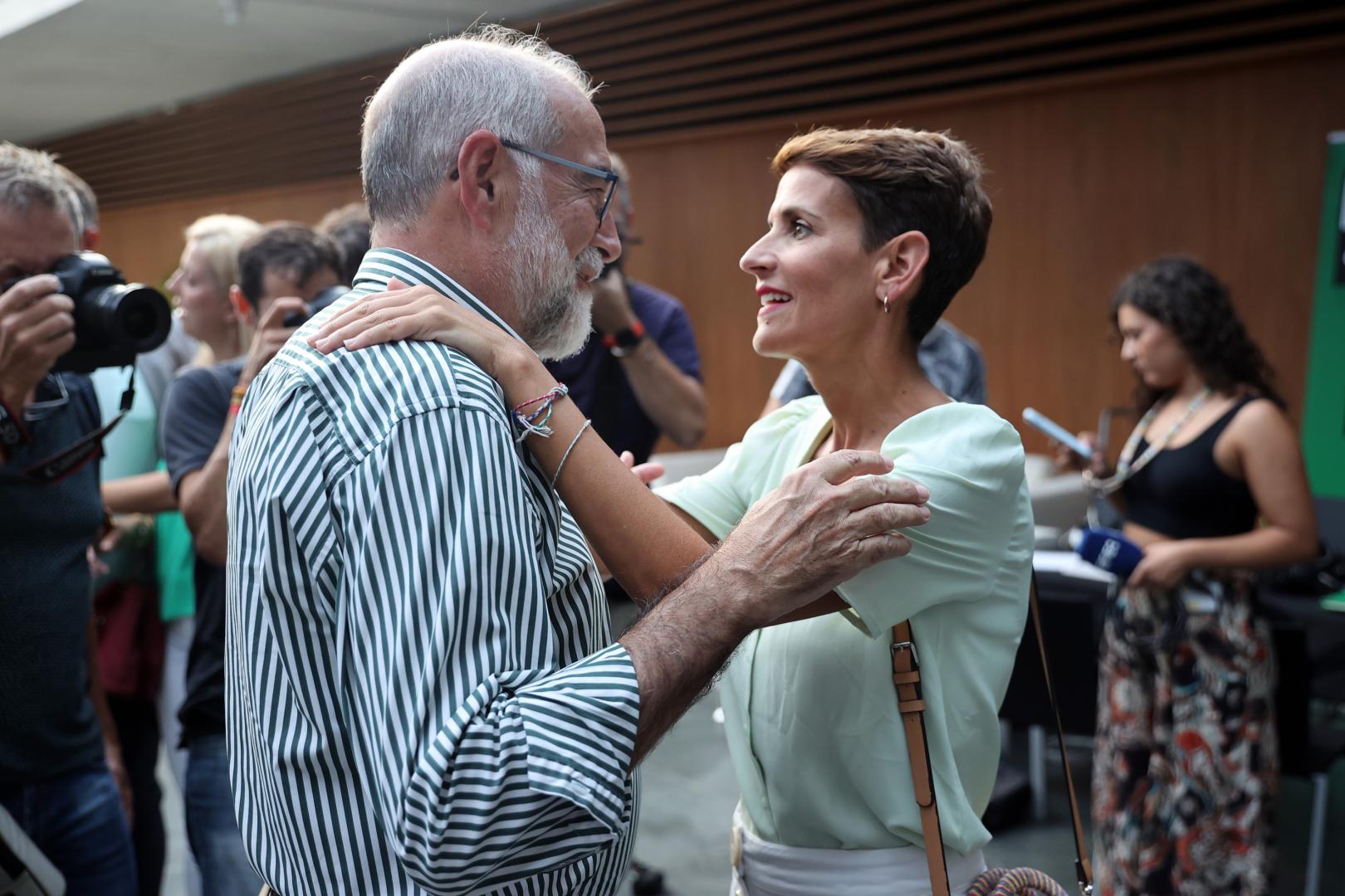 La presidenta del Gobierno, María Chivite (PSN), y el consejero de Salud, Fernando Domínguez (Geroa Bai)