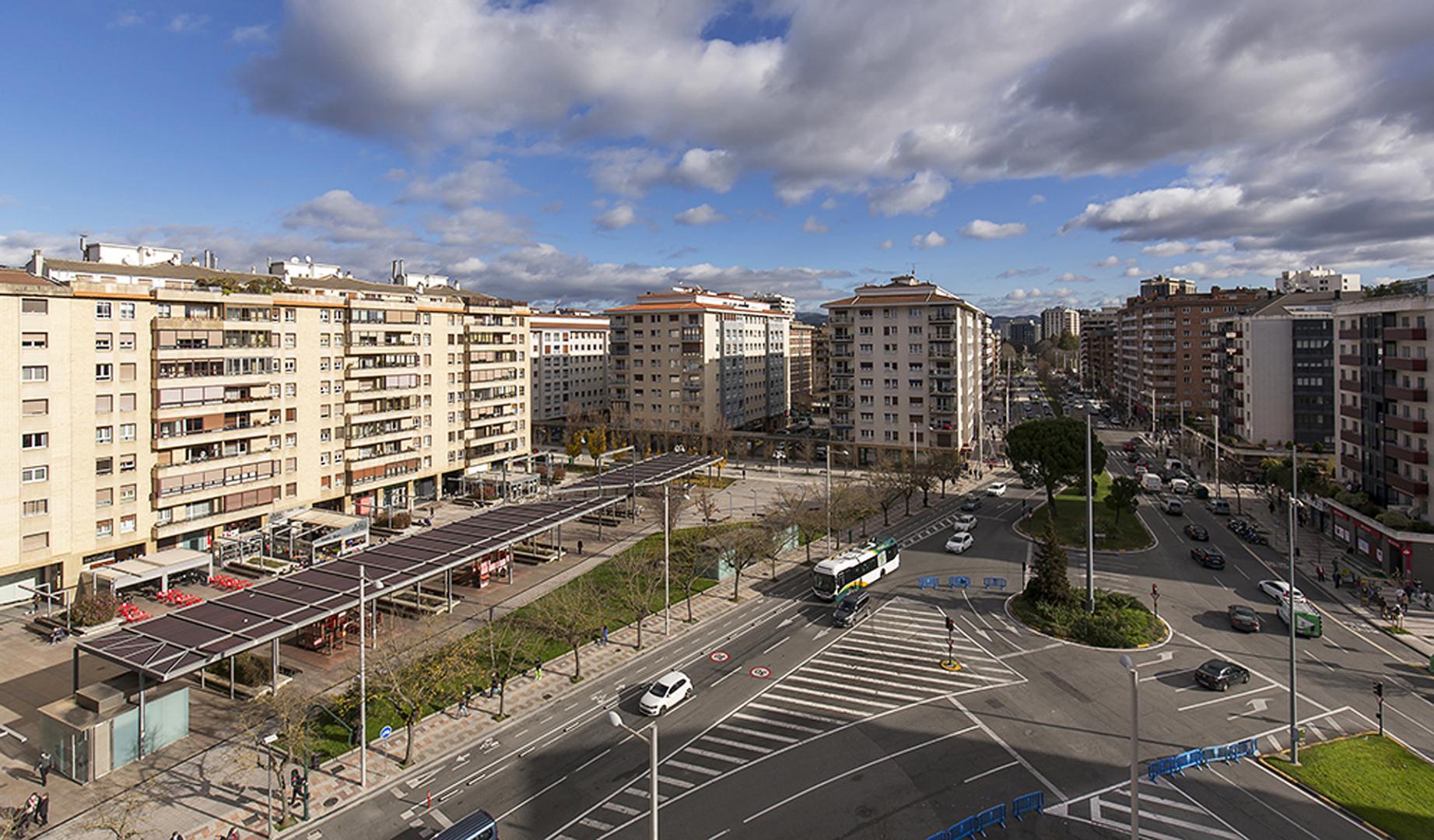 Vista aérea de la Avenida Bayona en el barrio de San Juan