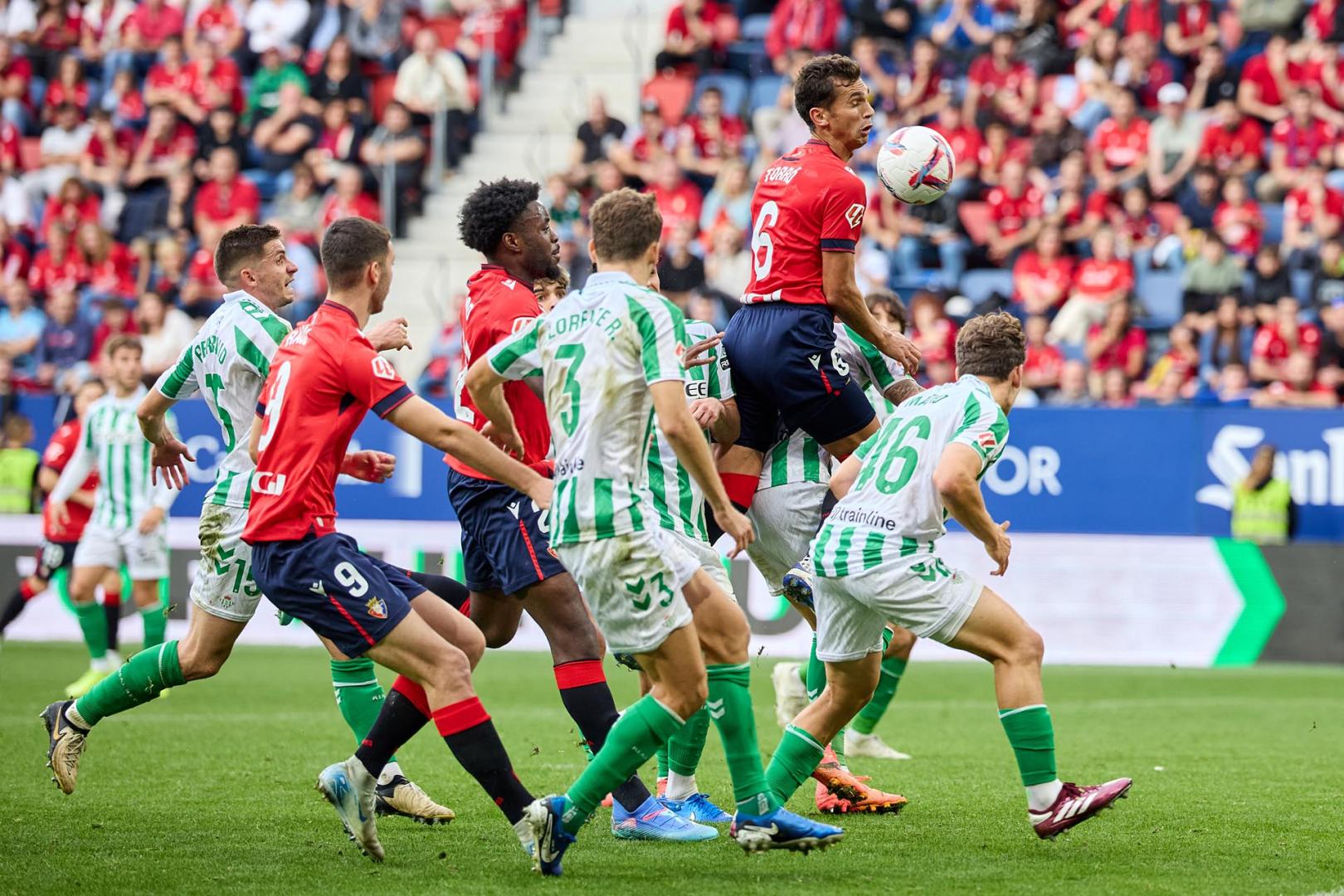 Fotos del Osasuna 1-2 Betis de la jornada 10./