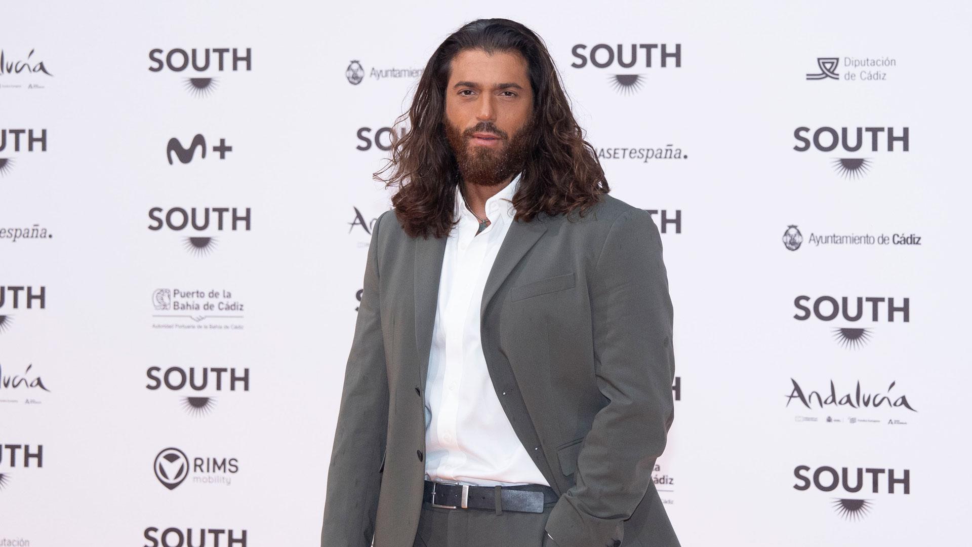 El actor turco Can Yaman posa para los medios en el marco de la 2ª edición del South International Series Festival en Cádiz