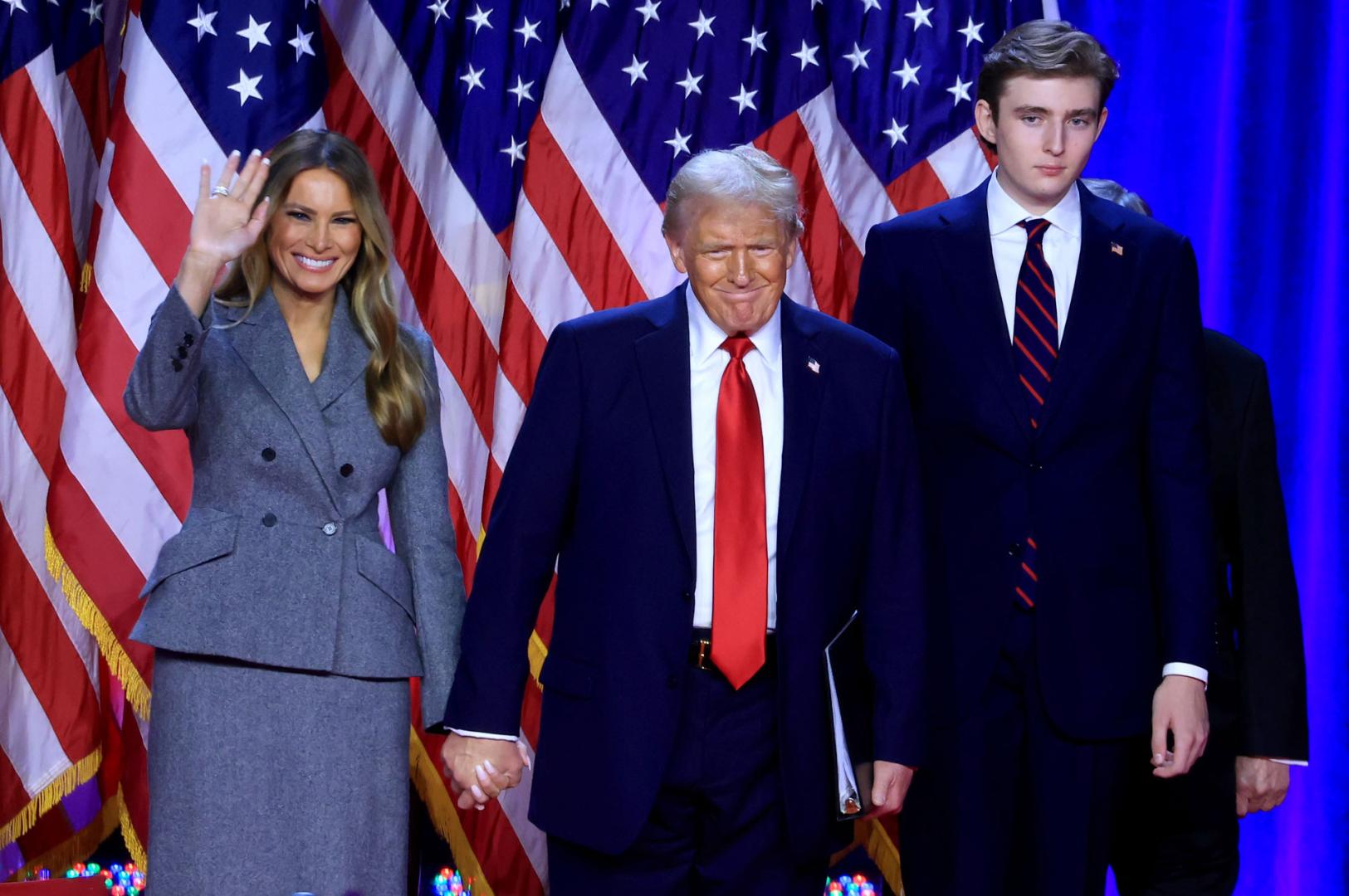 Donald J. Trump, celebra sus resultados con su mujer Melania Trump y su hijo Barron Trump