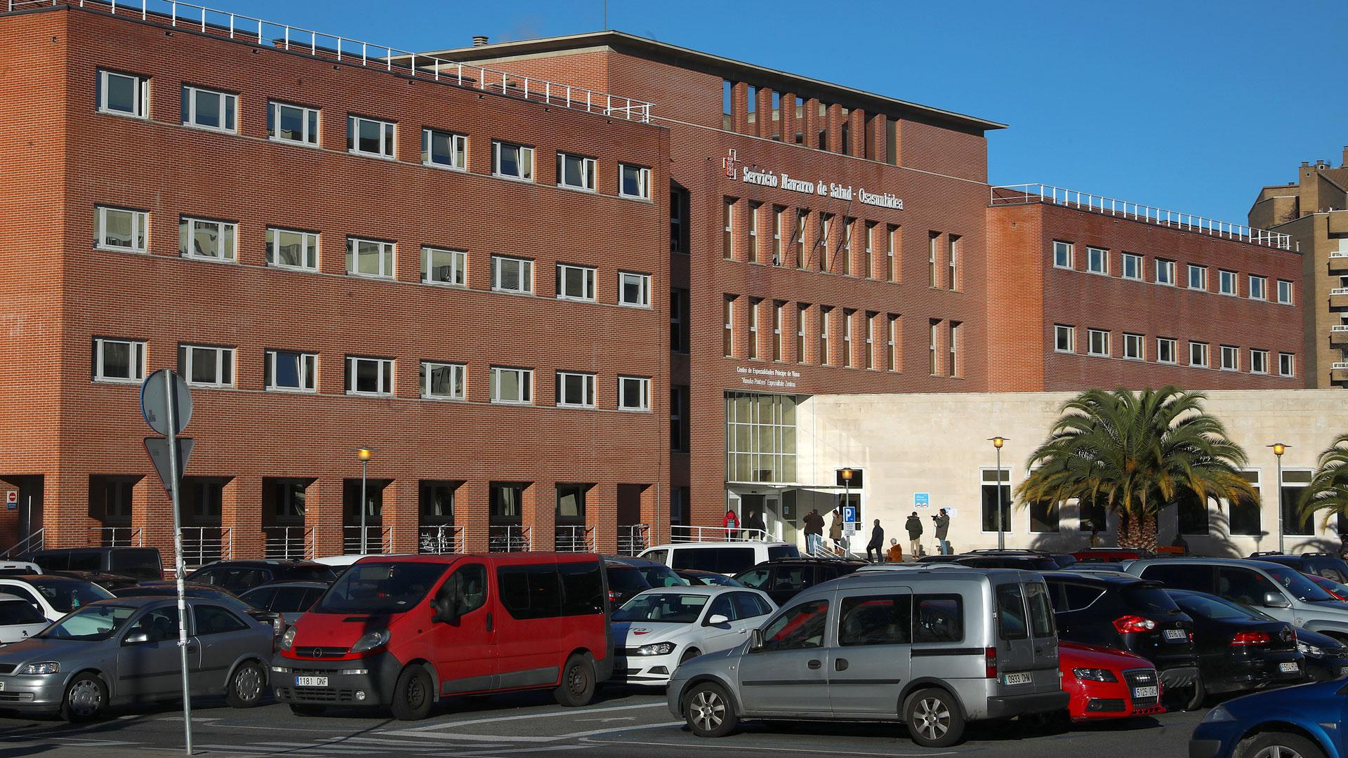 Aparcamiento junto al edificio de Consultas Príncipe de Viana del Hospital Universitario de Navarra