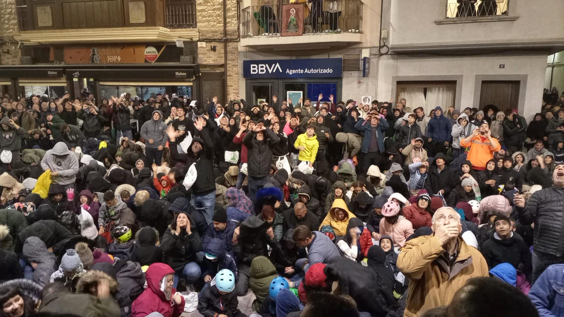 Vídeo con el tradicional lanzamiento de nueces en Fustiñana