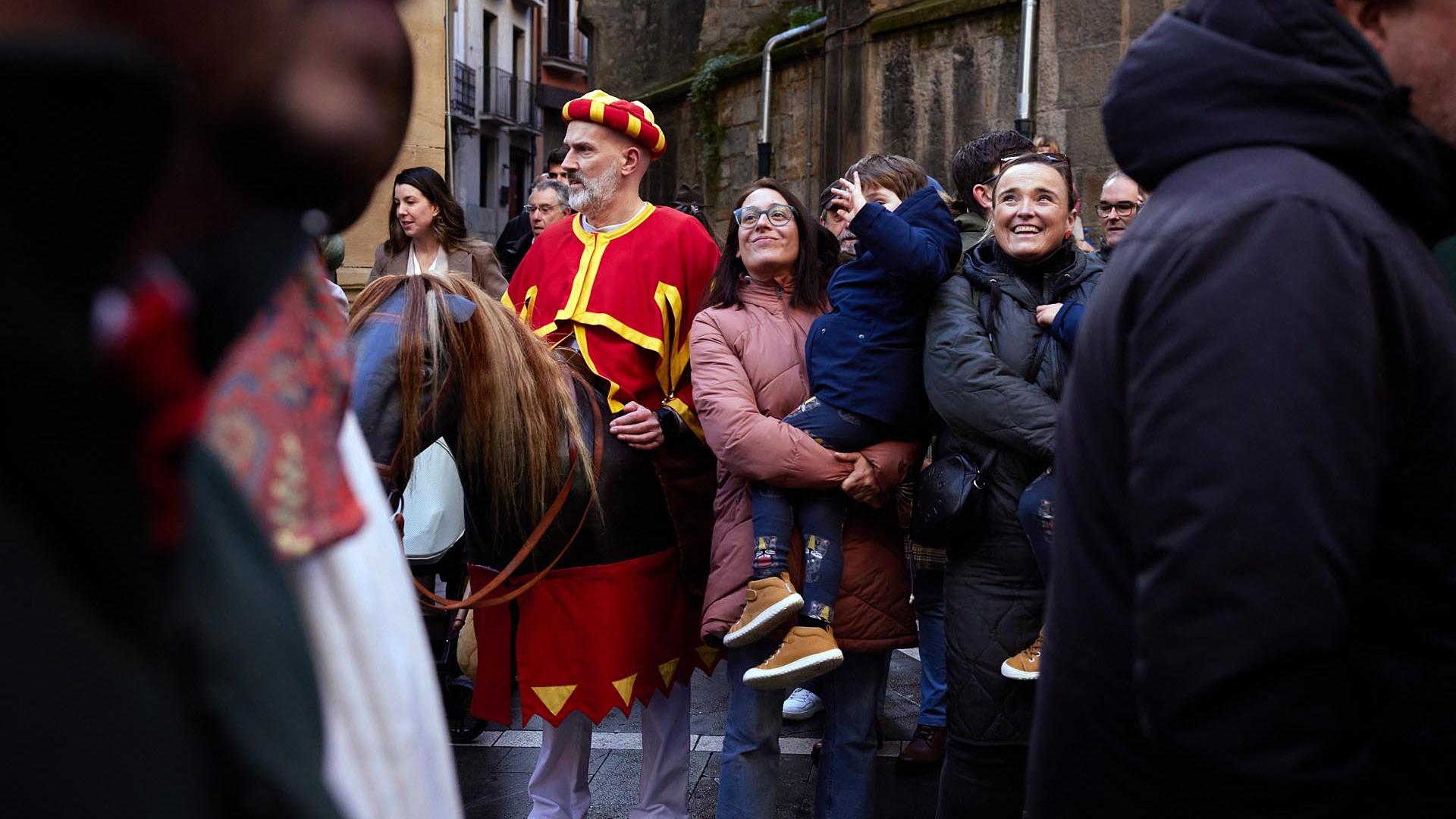 Salida de la Comparsa de Gigantes en San Saturnino.