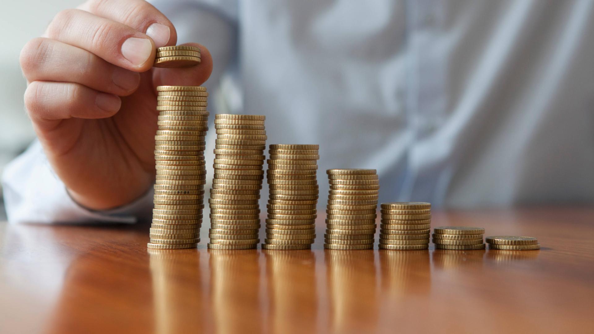 A los ingresos mensuales por un salario, una pensión o un alquiler pueden sumarse otros variables como recibir un premio, un regalo o un premio de lotería