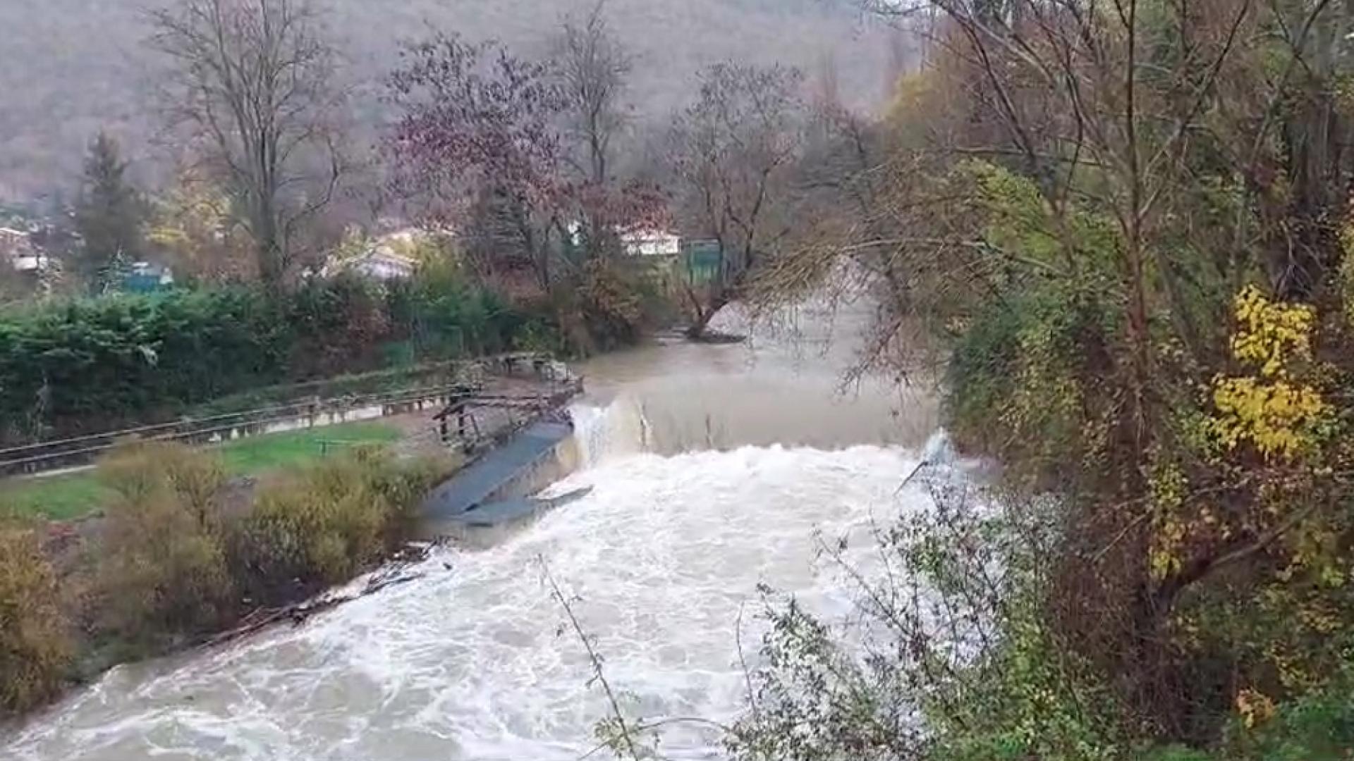 Las abundantes lluvias de las últimas horas han aumentado el caudal del río