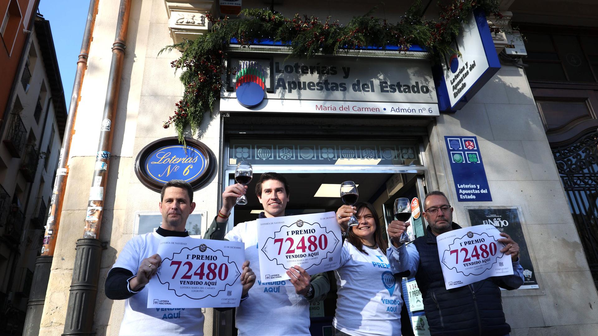 La administración número 6 de Logroño, conocida como Lotería María del Carmen, celebra que ha vendido íntegramente el premio de El Gordo de la Lotería de Navidad