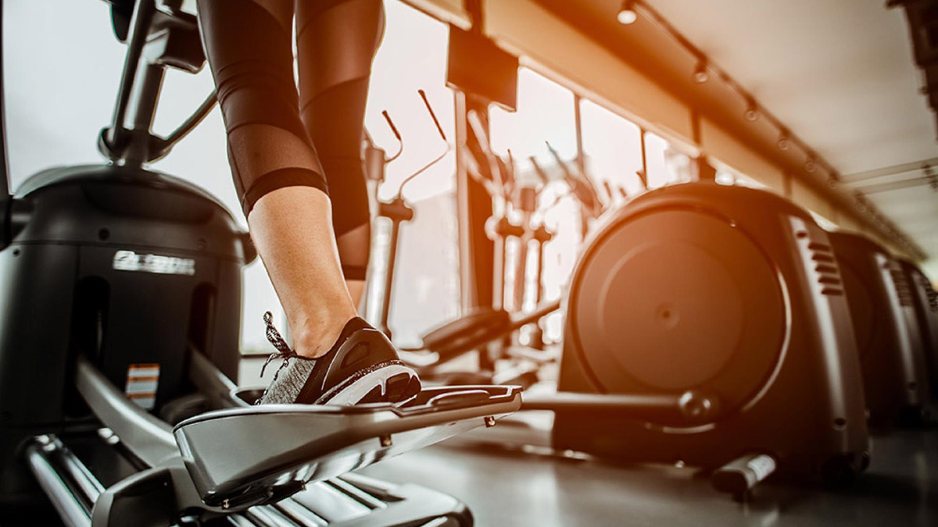 Las máquinas para el entrenamiento cardiovascular estarán disponibles para los usuarios en la primera planta del polideportivo