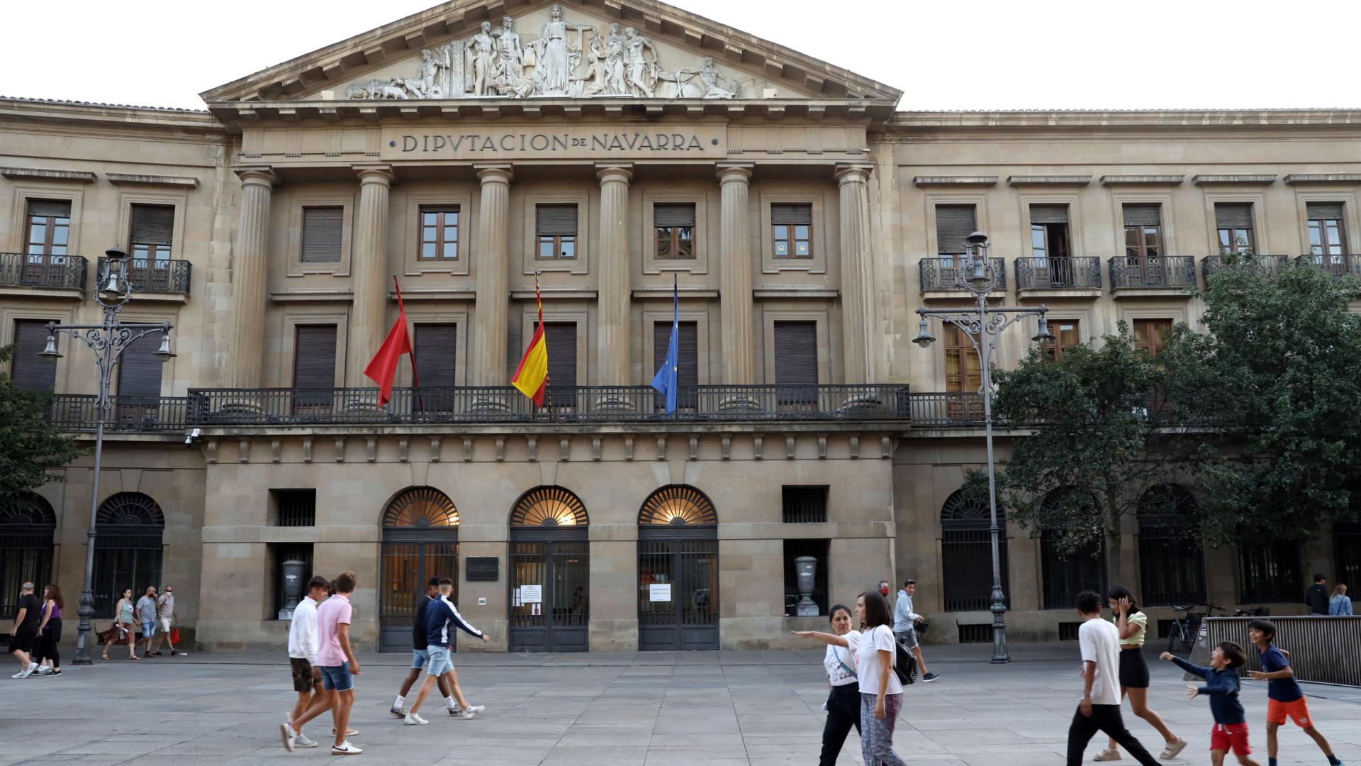 Fachada del Palacio de Navarra, sede del Ejecutivo Foral, en la avenida Carlos III de Pamplona.