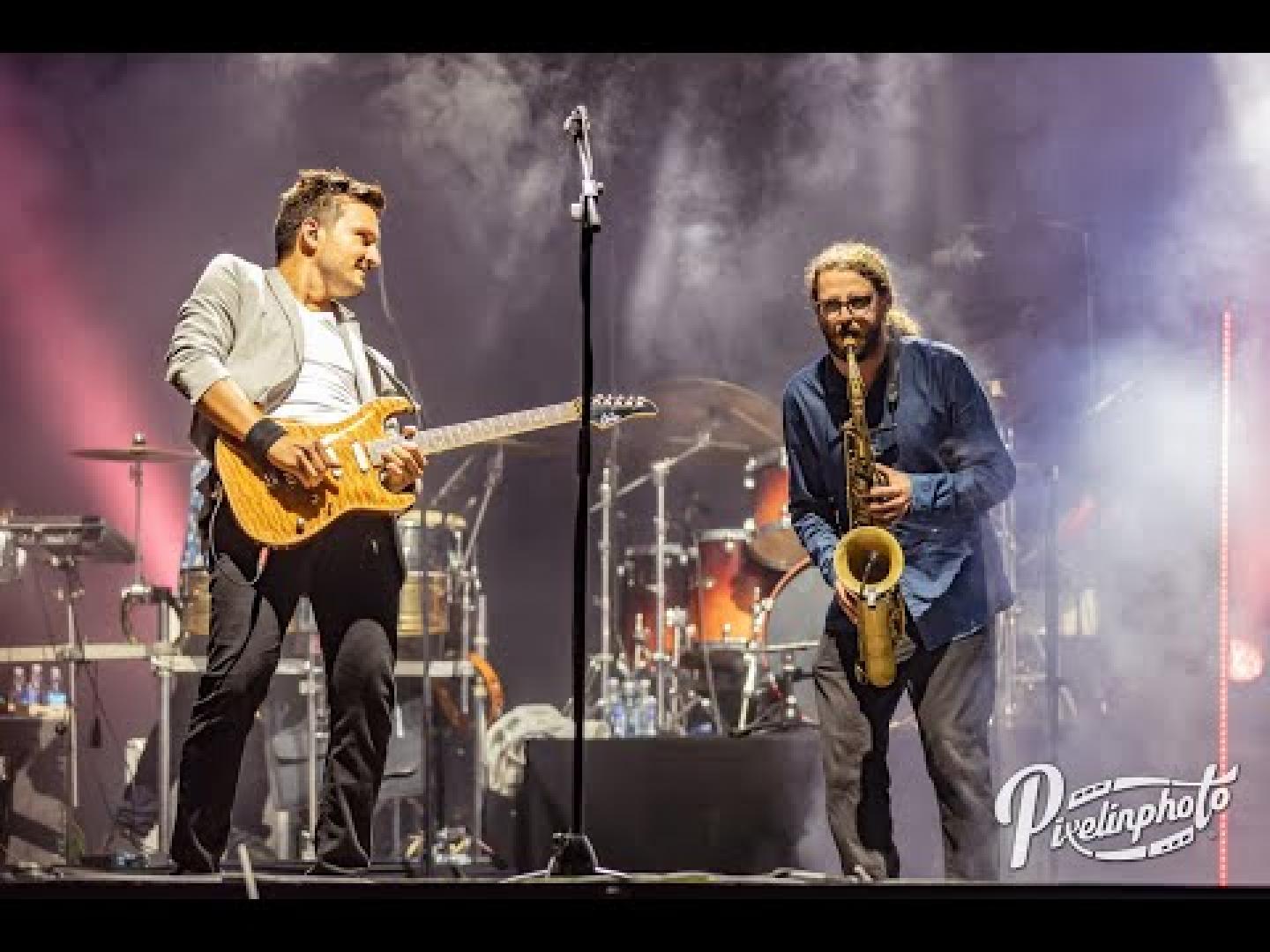 GREAT STRAITS 'Sultans of swing' (final solo)