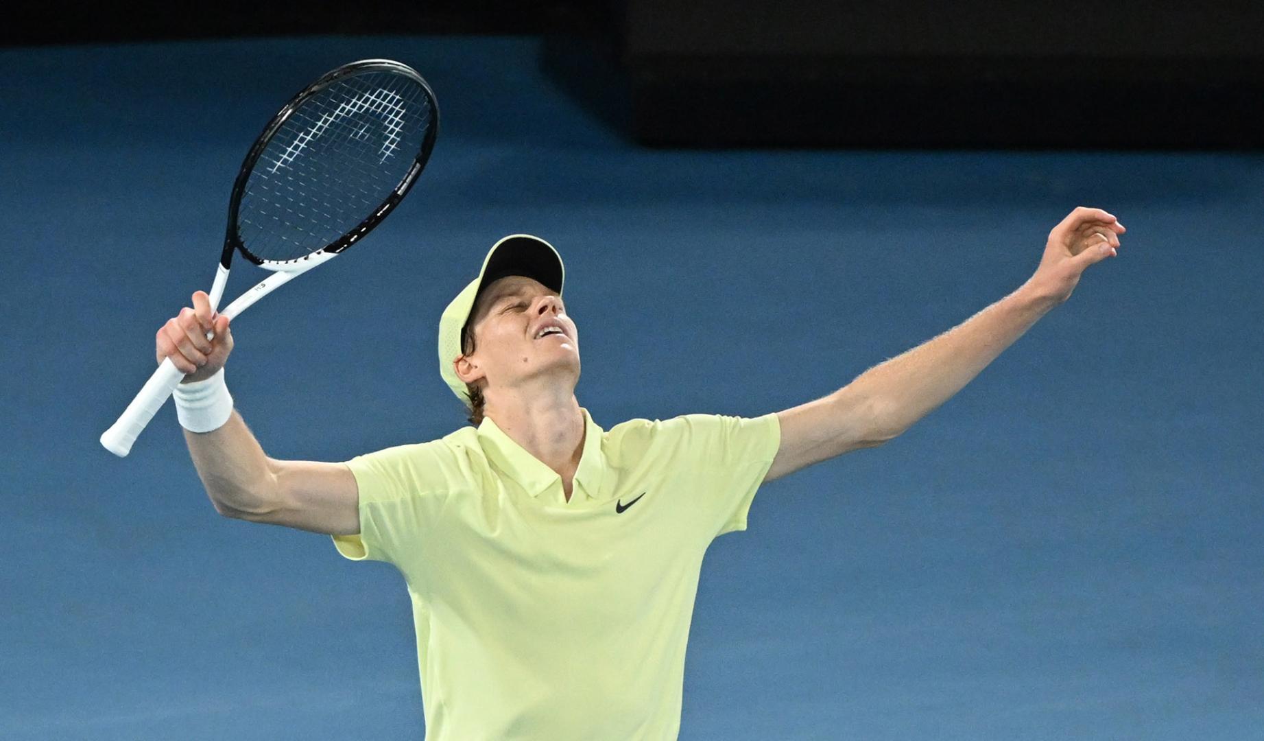 Jannik Sinner celebra su triunfo en el Abierto de Australia