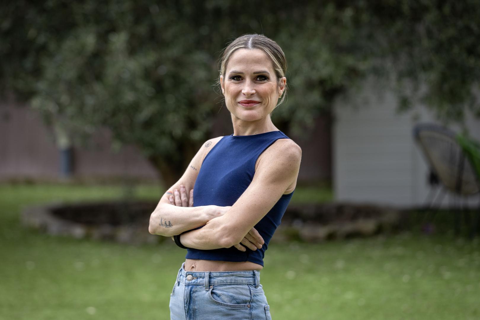Estefanía Unzu Ripoll, más conocida como Verdeliss, entrena habitualmente en su cinta para correr