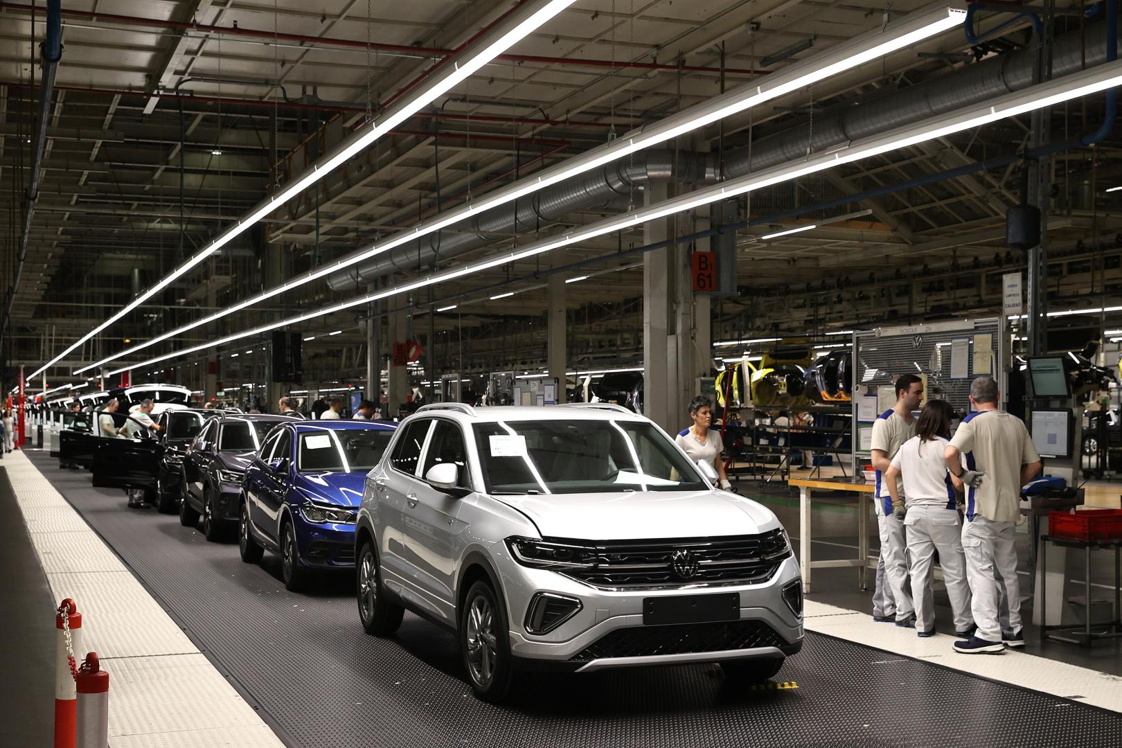 *A: JOSE CARLOS CORDOVILLA 
*F: 27-02-2024
*P:
*L: POLIGONO DE LANDABEN 
*T: VISITA A LA PLANTA DE VOLKSWAGEN. PRESENTACION NUEVO T-CROSS. OBRAS PARA LA NUEVA ELECTRIFICACION.