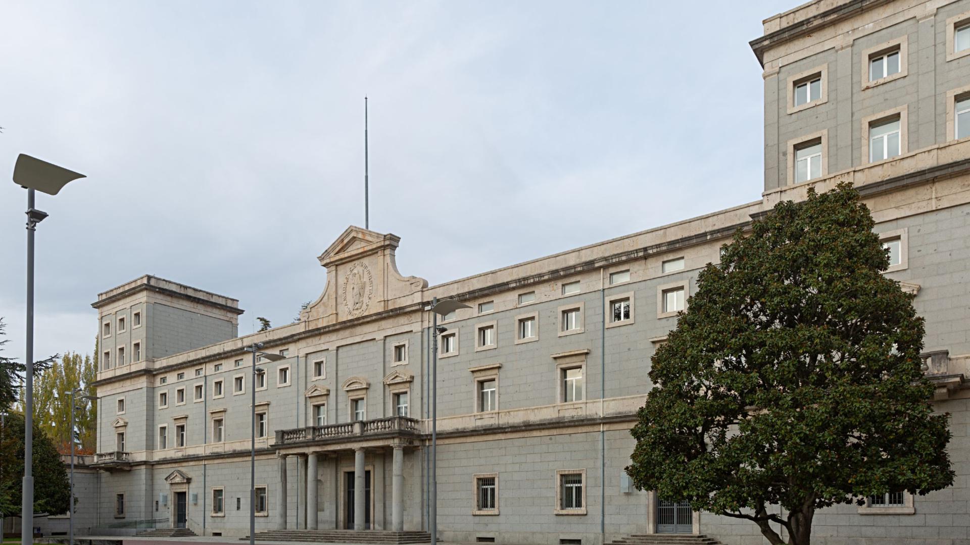 Imagen del edificio central de la Universidad de Navarra