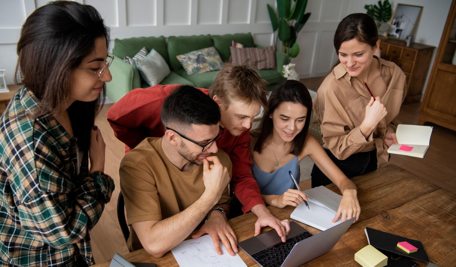 Un grupo de universitarios