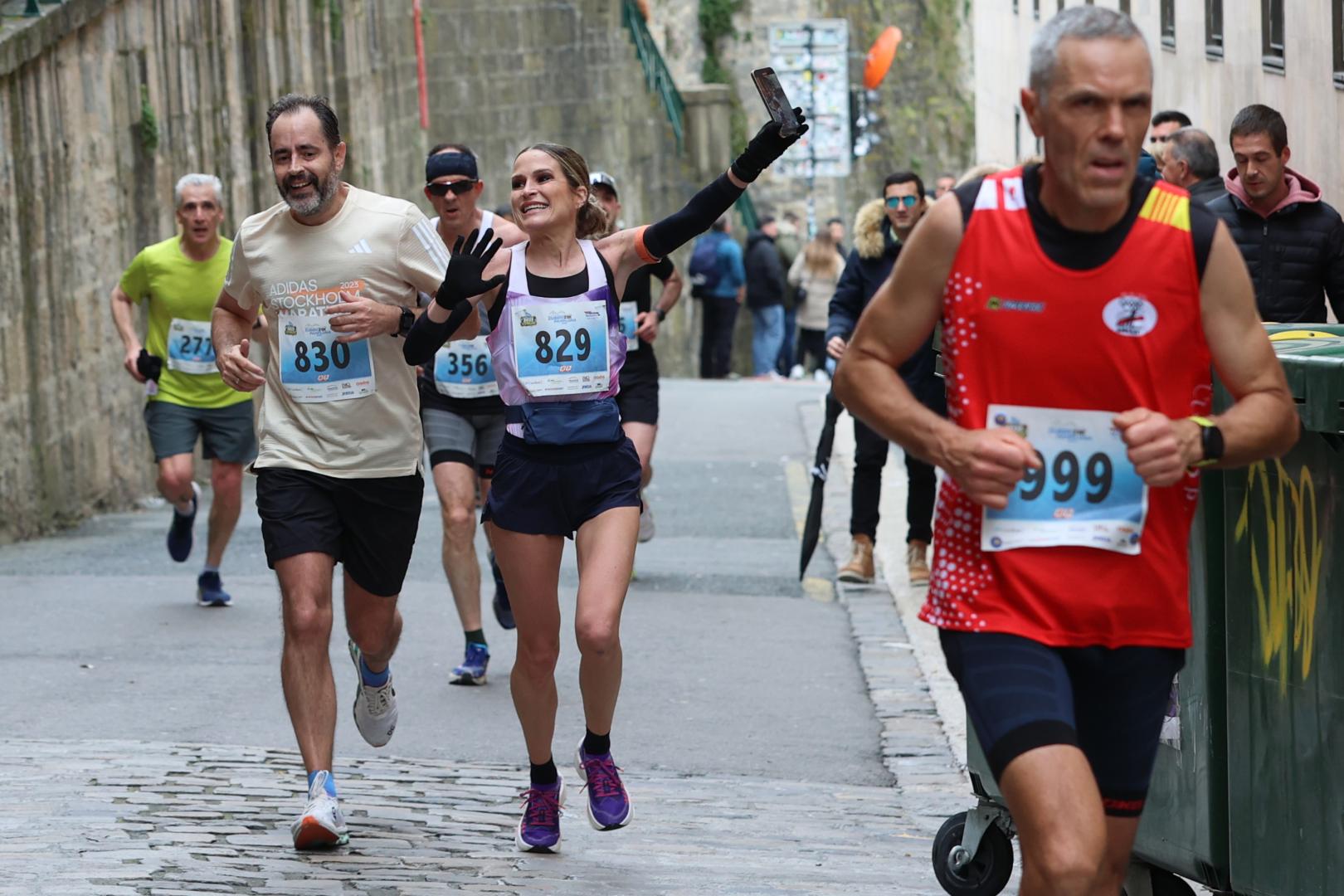 Aritz Seminario y Estefanía Unzu, Verdeliss, corriendo juntos en la subida por Santo Domingo