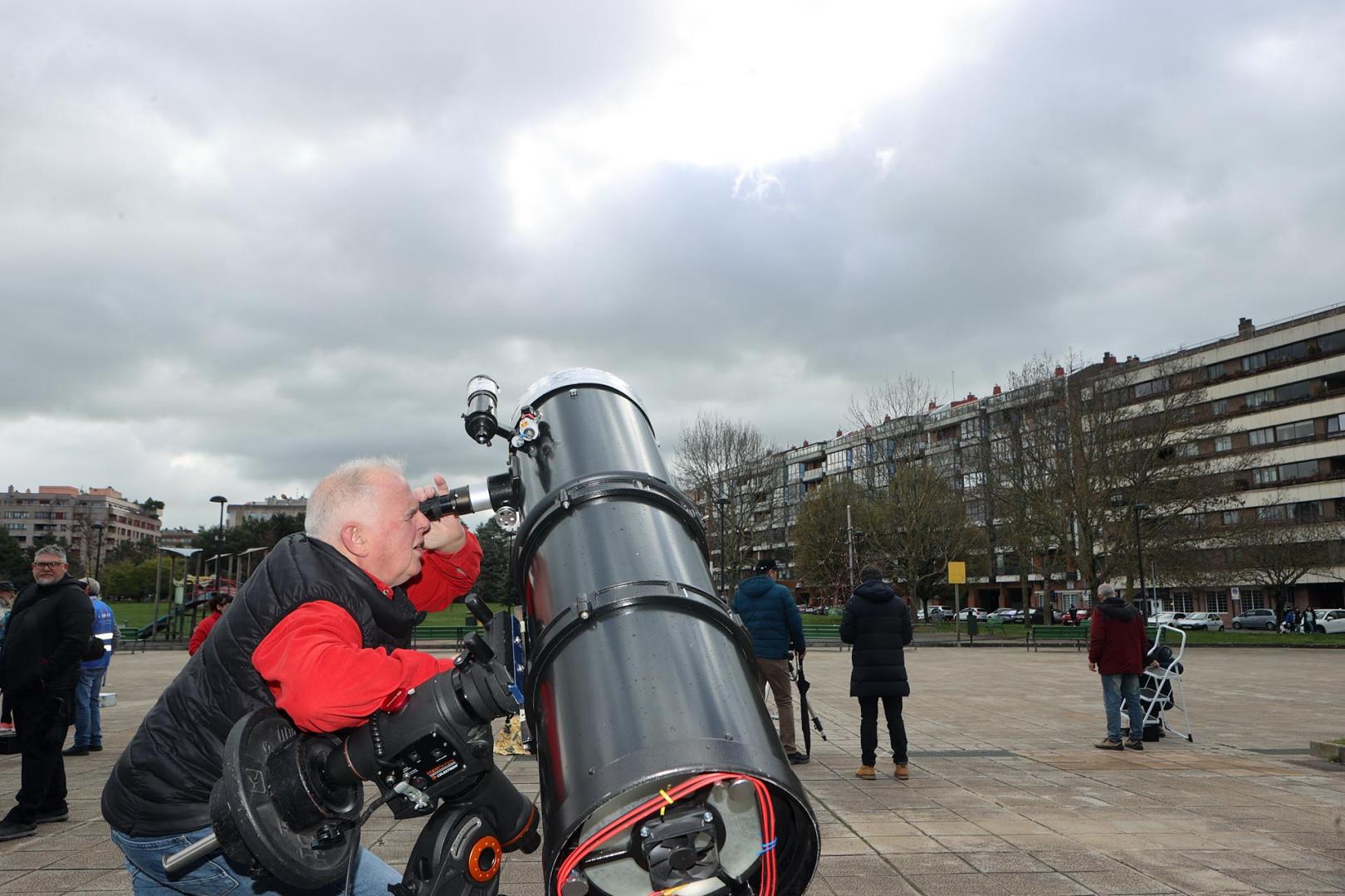 Fotos del eclipse solar desde el Planetario de Pamplona