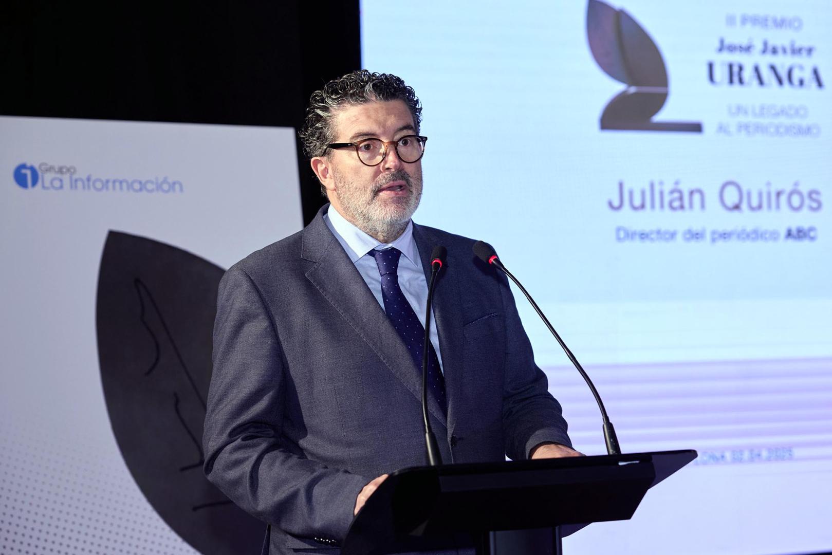 Fotos de la entrega del premio José Javier Uranga a Julián Quirós.|