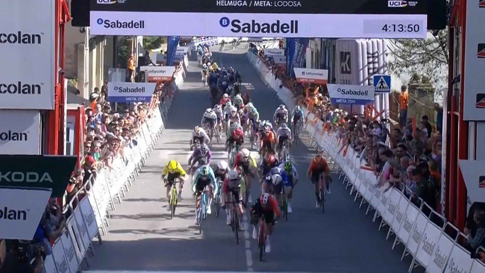 Caleb Ewan (Ineos) se ha llevado la victoria