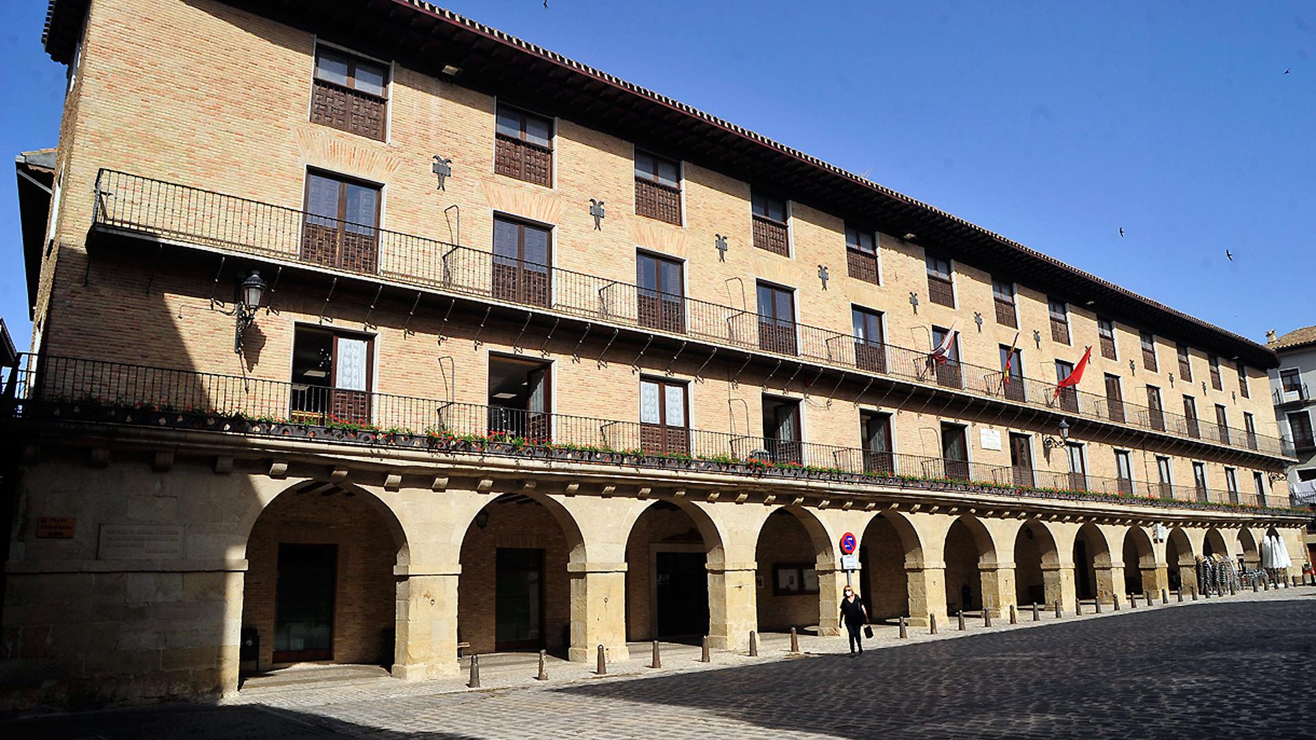 Fachada del Ayuntamiento de Puente la Reina