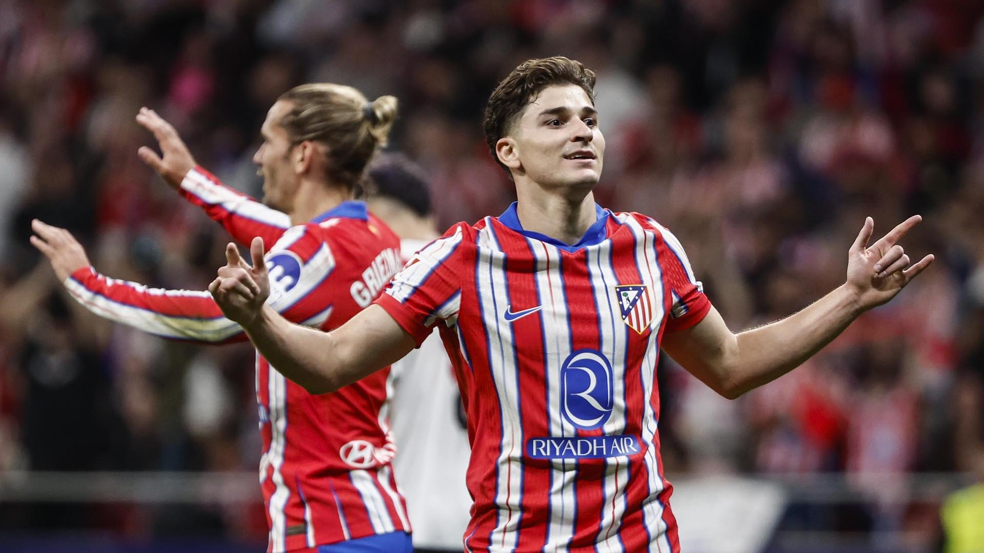 Julián Álvarez celebra su gol, el tercero del Atlético ante el Rayo
