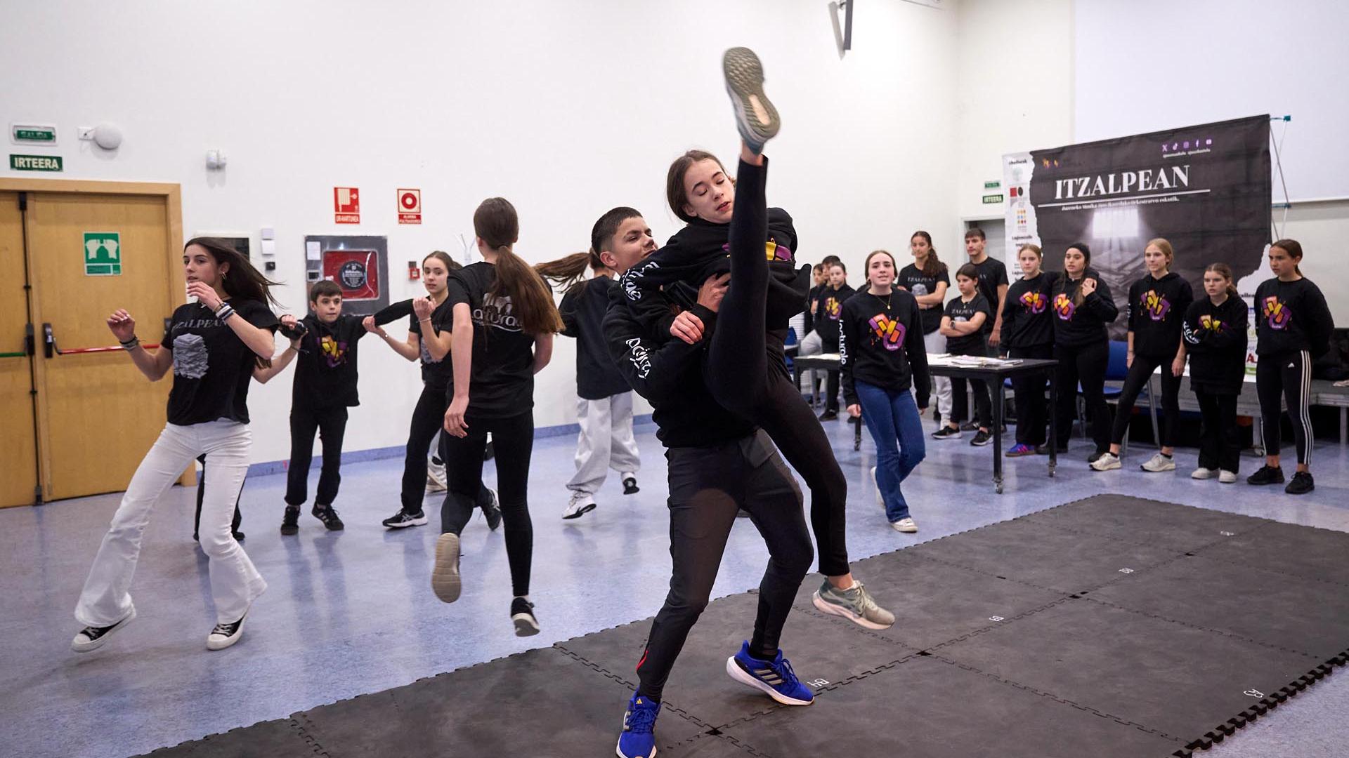 Fotos del musical 'Itzalpean' de los alumnos de Ikastola Jaso