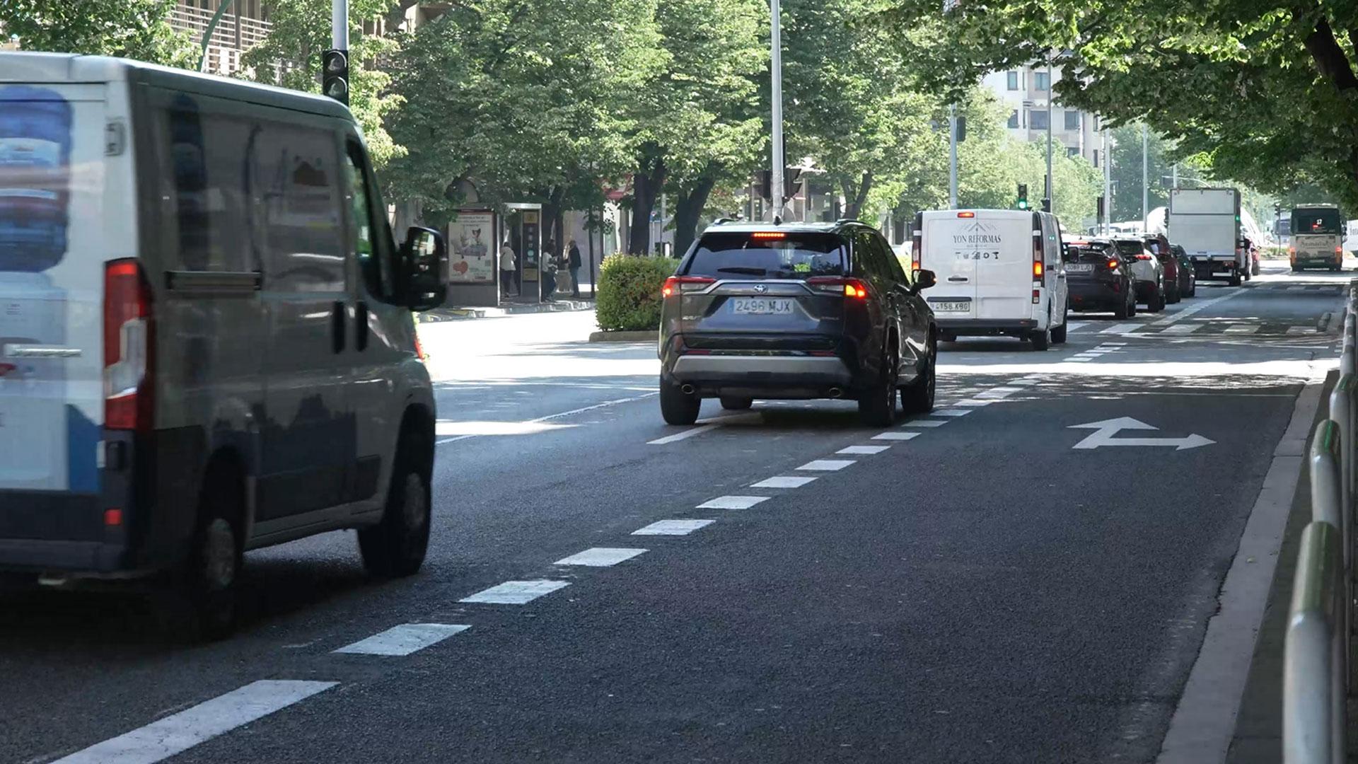 Carril bus-taxi de la Avenida Baja Navarra de Pamplona