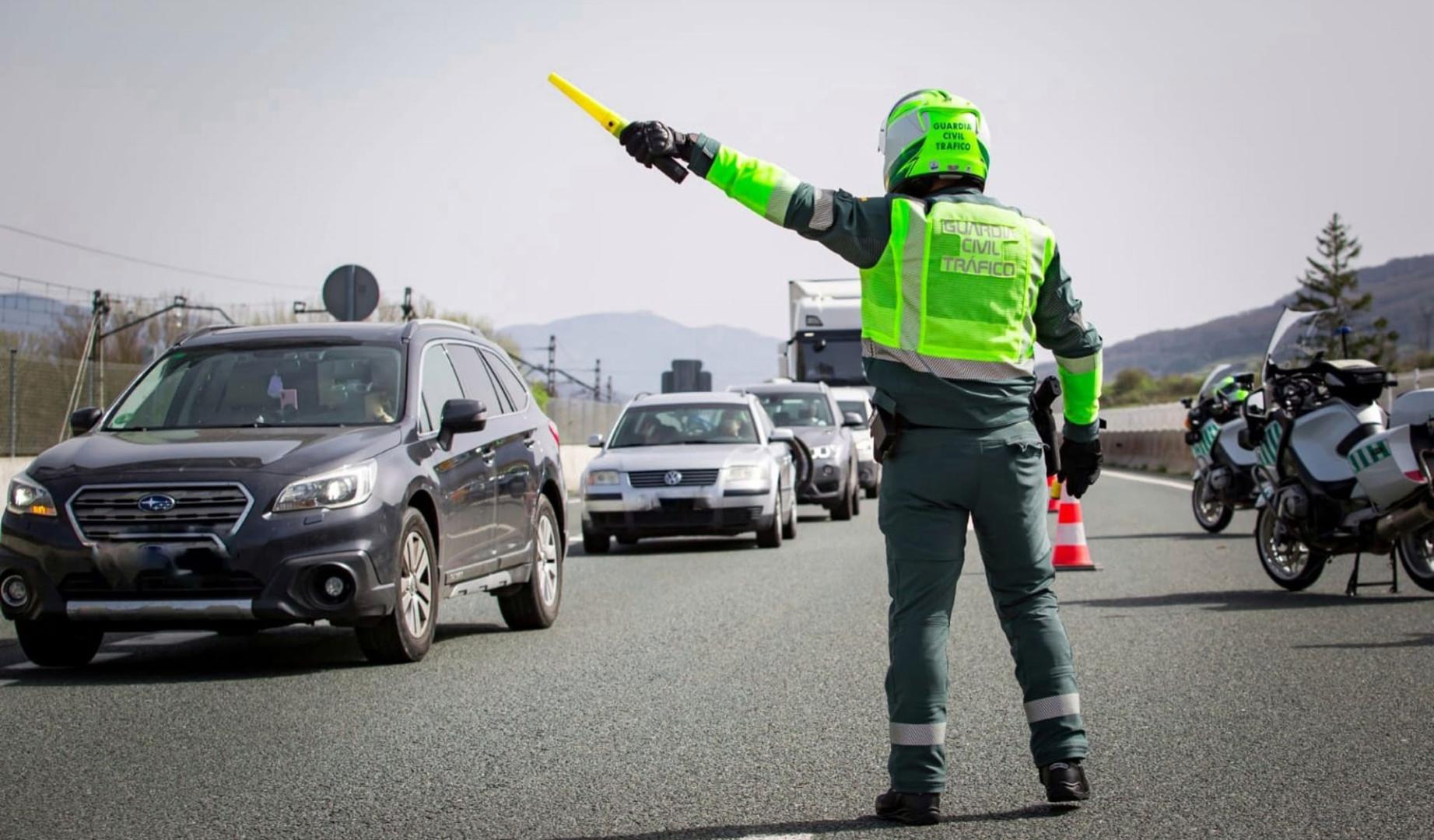 Imagen de archivo de un agente de tráfico de la Guardia Civil