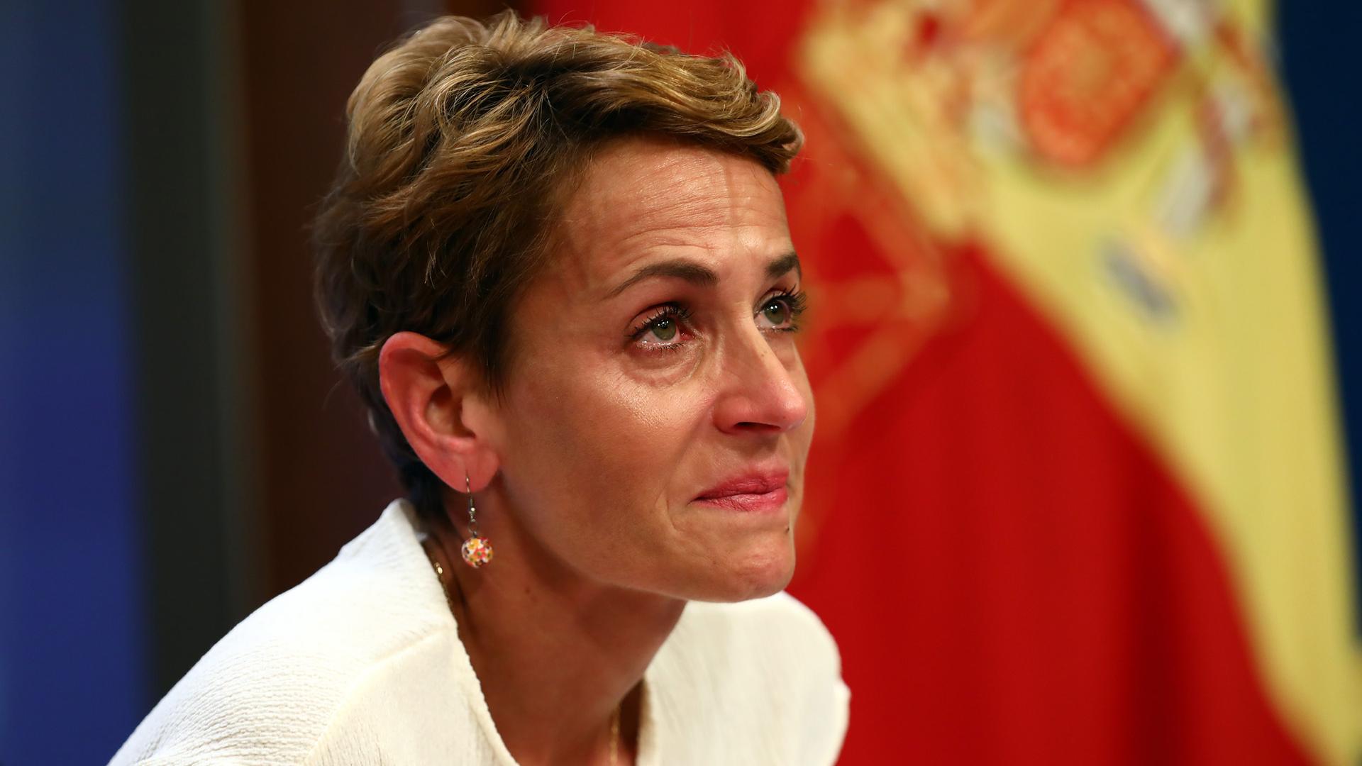 María Chivite no ha podido reprimir las lágrimas cuando se le ha preguntado si se arrepentía de haber confiado en Santos Cerdán