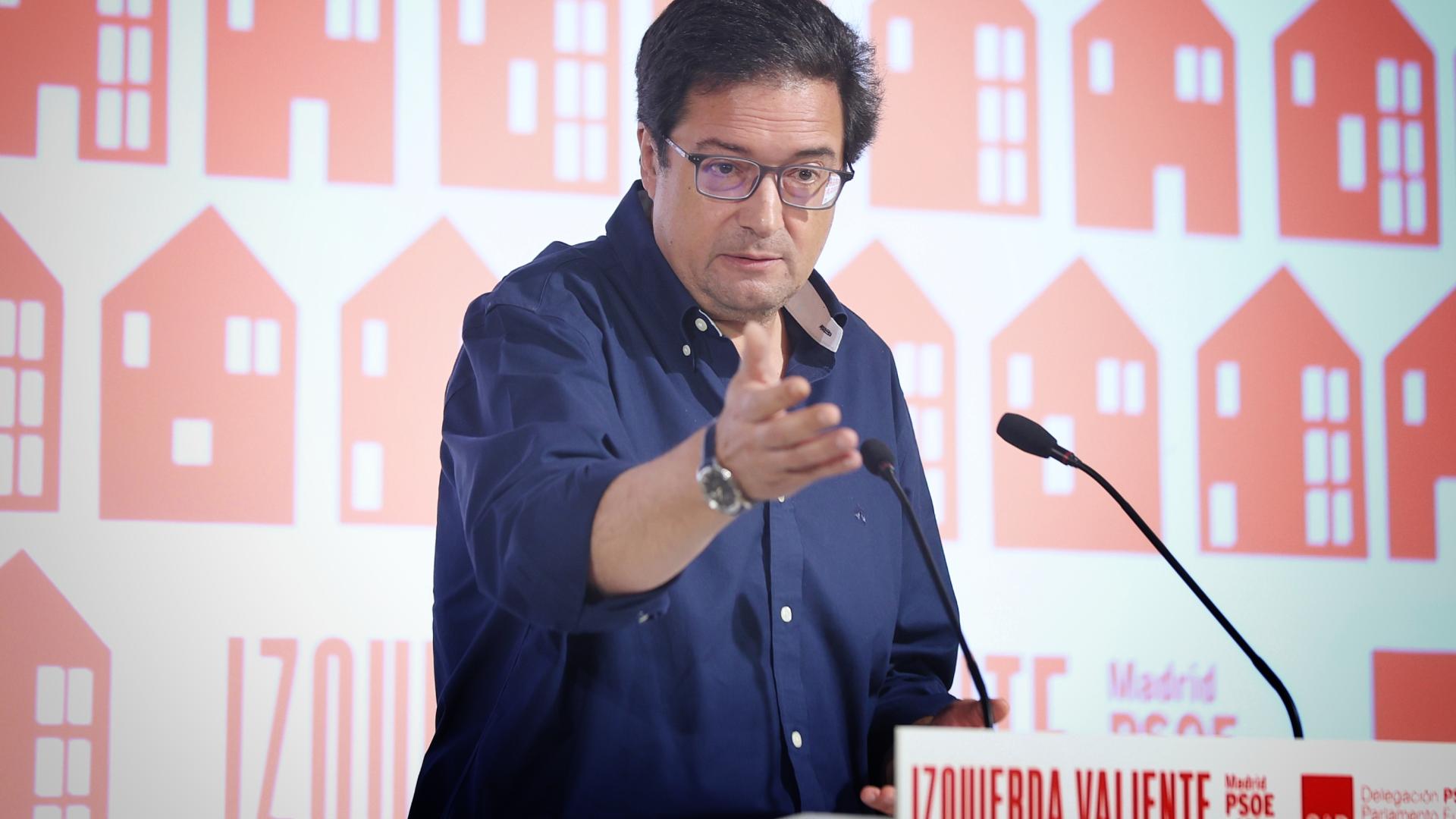 El secretario general del PSOE de Madrid, Óscar López, durante su intervención en la clausura de la Jornada "La vivienda en Europa y en Madrid. Quinto pilar del Estado del bienestar",este sábado en Madrid