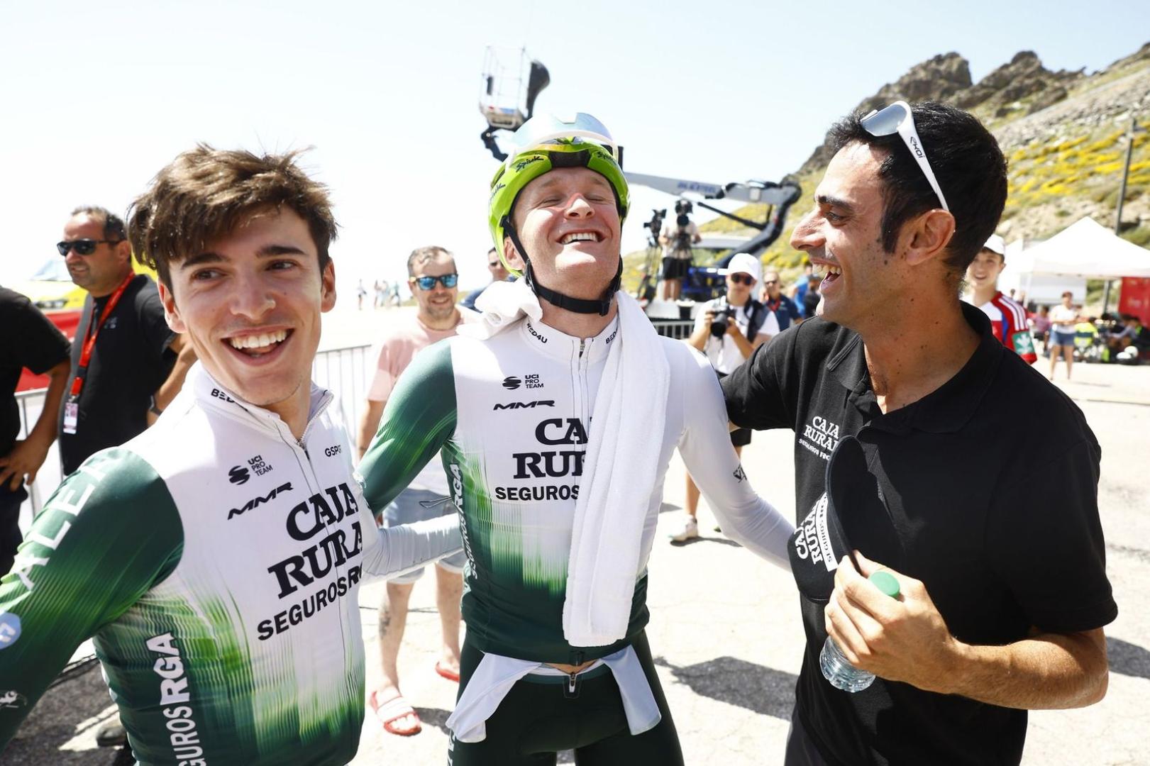 Abel Balderstone, del equipo navarro Caja Rural-Seguros RGA, celebra el triunfo