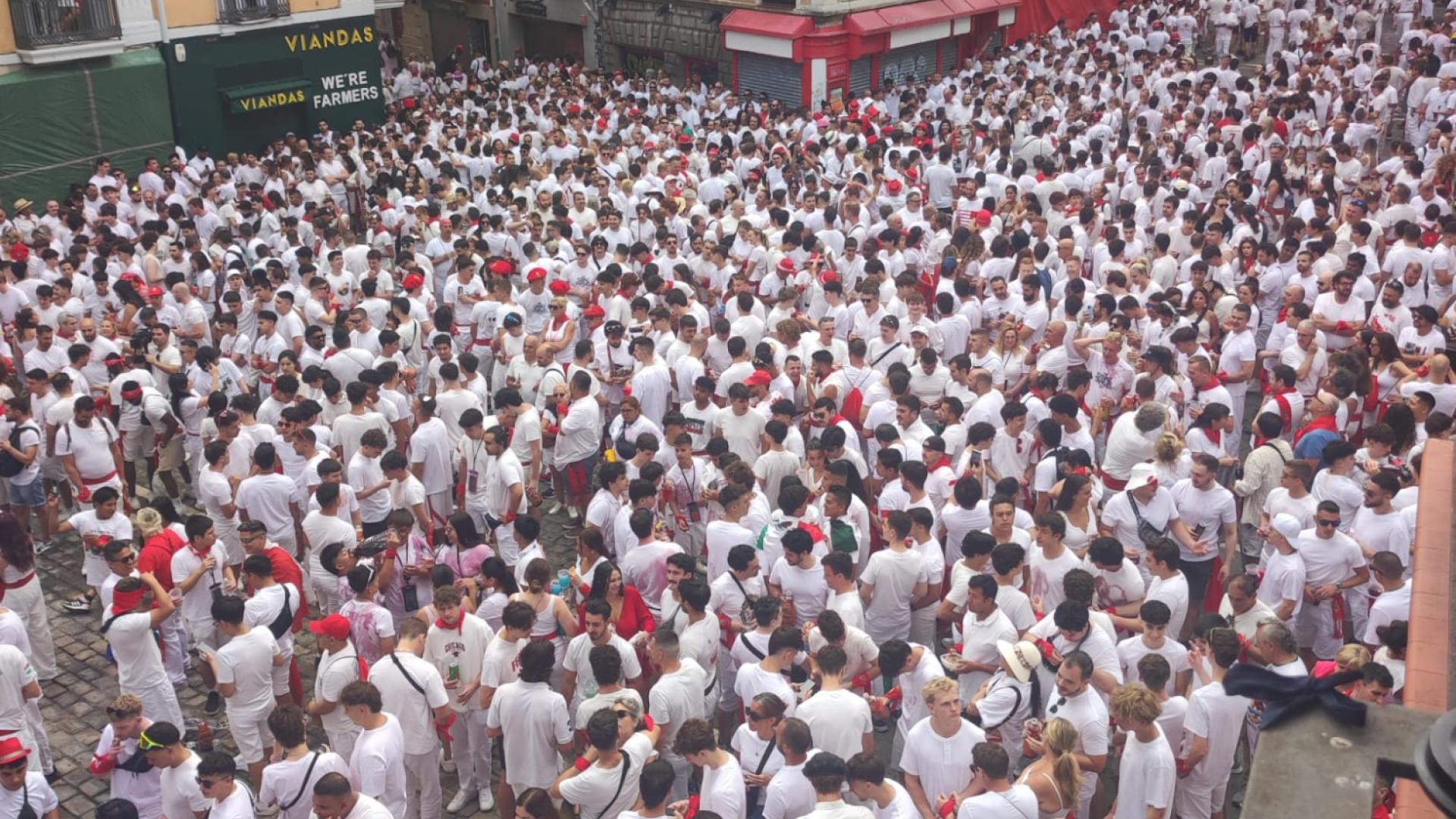 Vídeo de la plaza cantando antes del chupinazo de San Fermín 2025