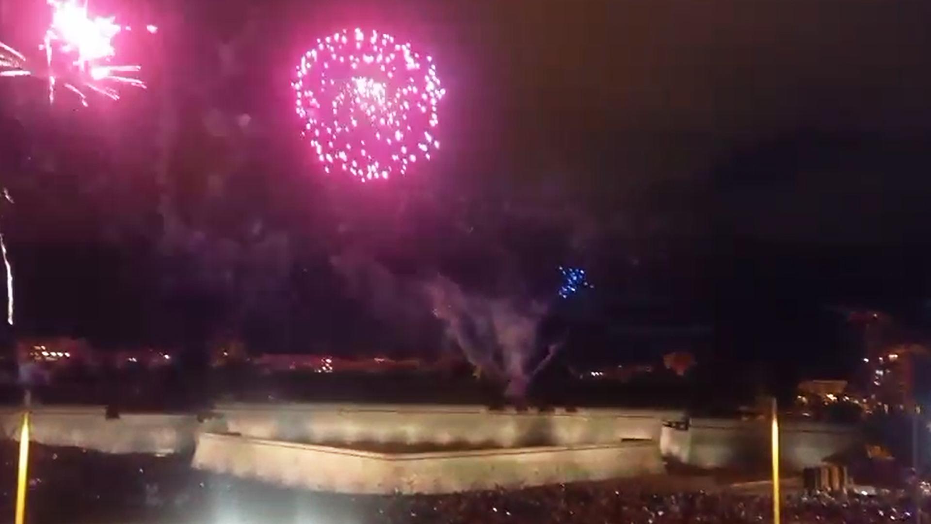 Inicio del lanzamiento de los fuegos artificiales del 6 de julio