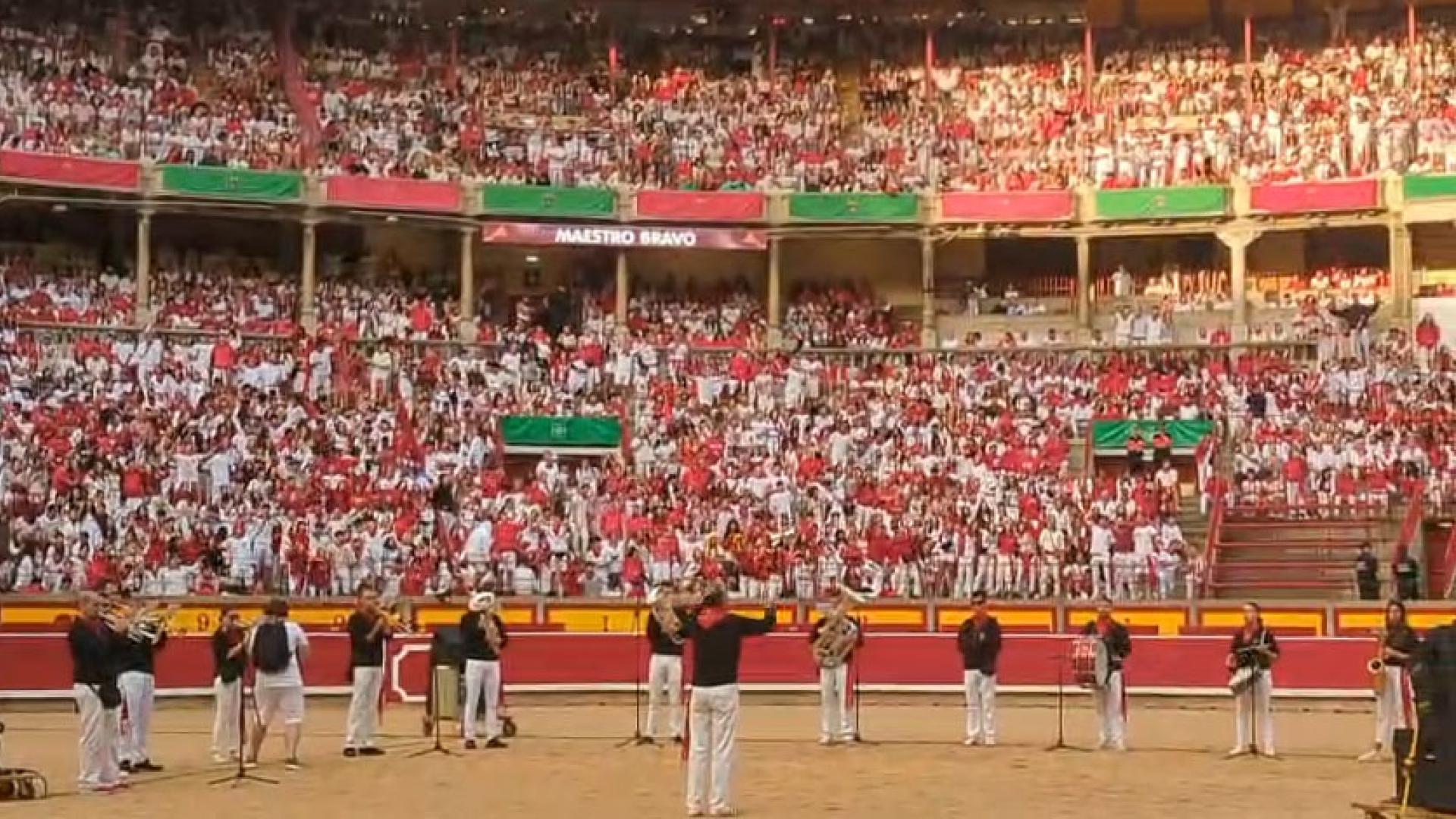 Con Clavelitos, nunca falla la respuesta del público.