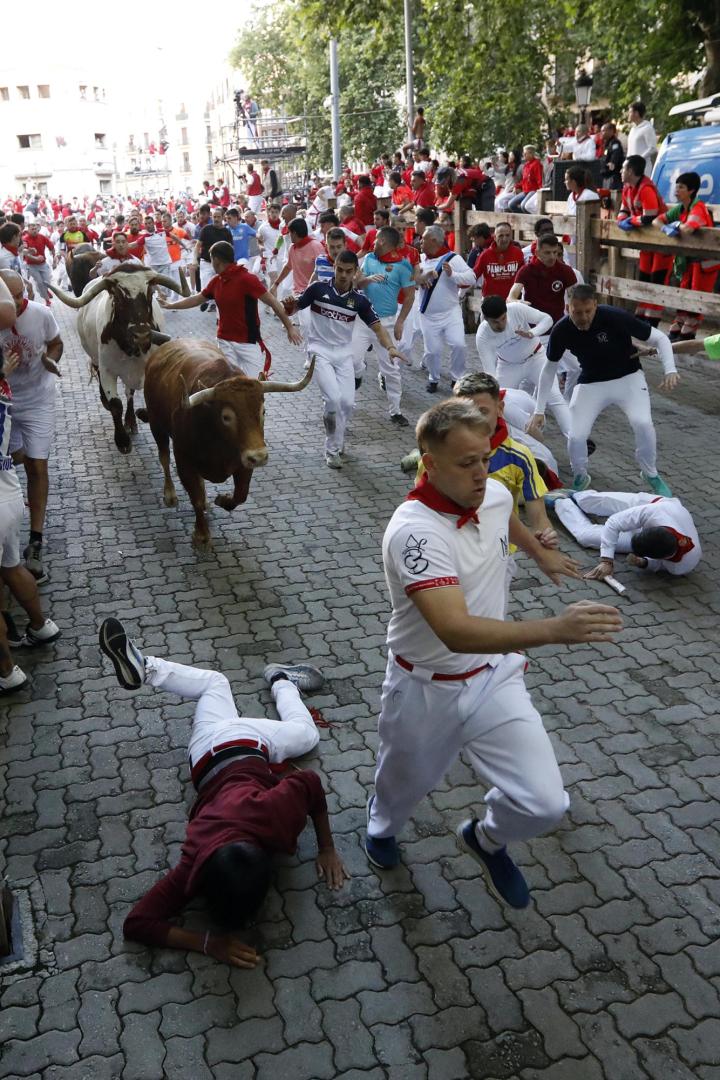Fotos del tercer encierro de San Fermín 2025 en Pamplona.