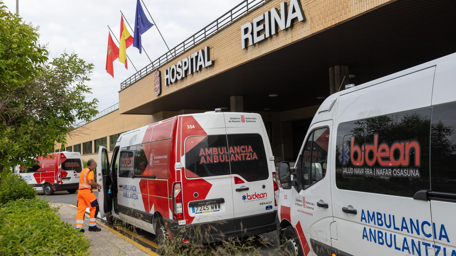 Ambulancias en el exterior del hospital Reina Sofía de Tudela