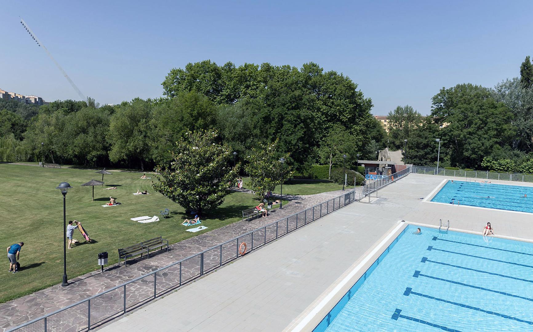 Vista de las piscinas municipales de Aranzadi