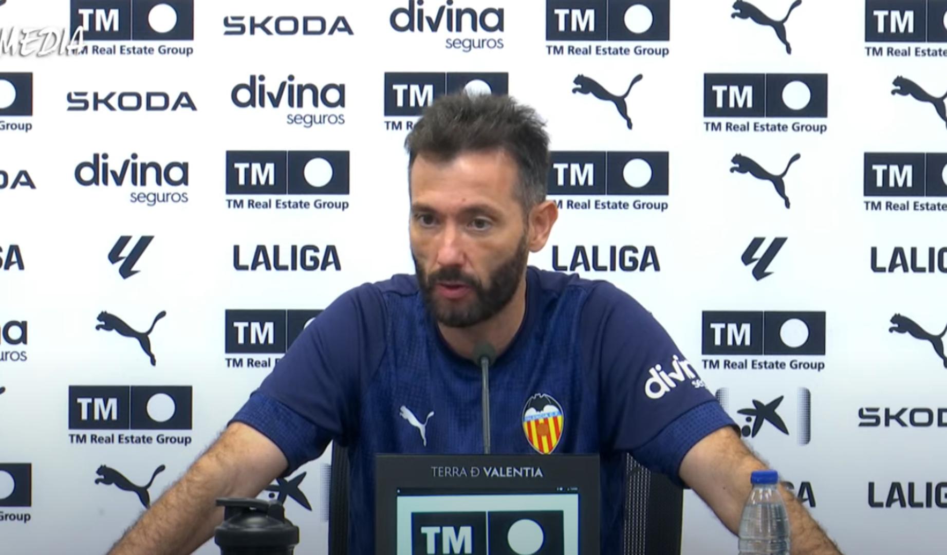 Carlos Corberán, técnico del Valencia, en su comparecencia ante los medios este viernes