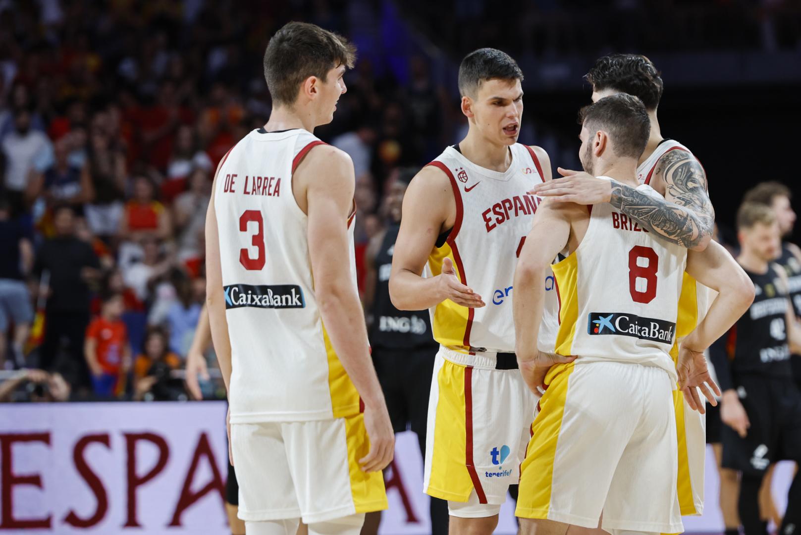 Algunos de los jugadores de la selección española, tras el último amistoso ante Alemania de cara al Eurobasket